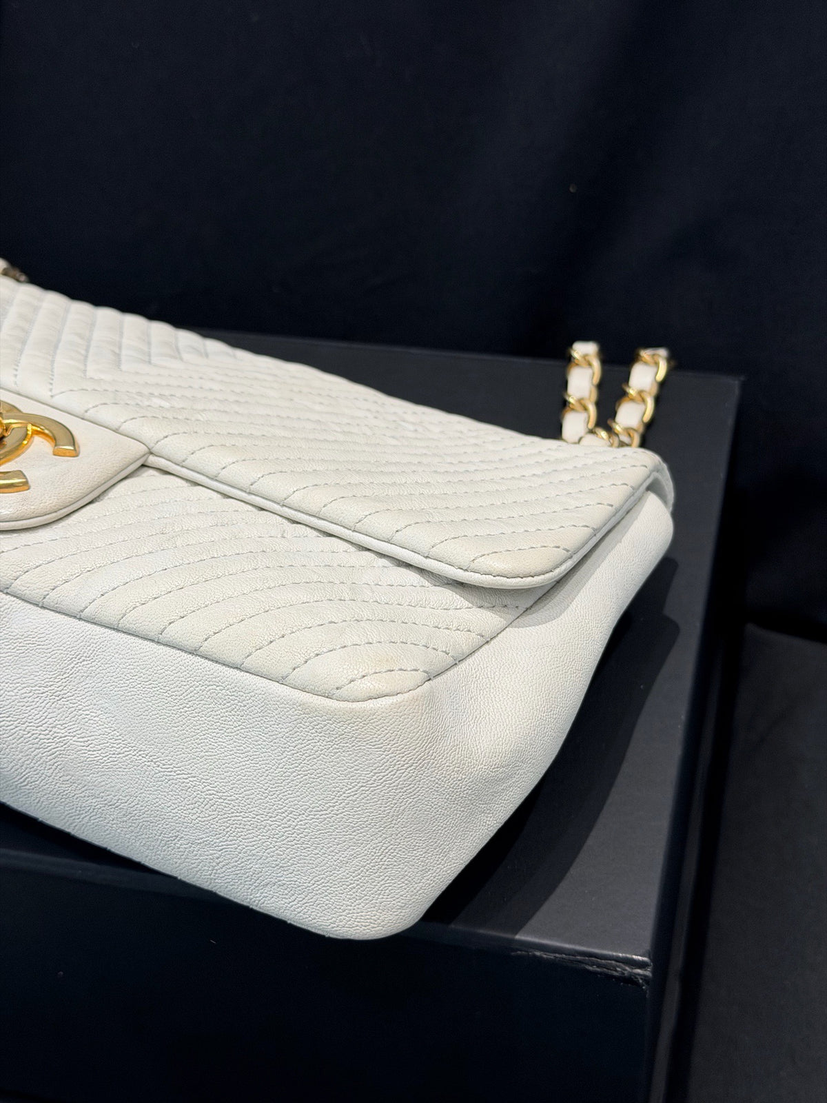 Chanel - Classic Flap - Leather - White