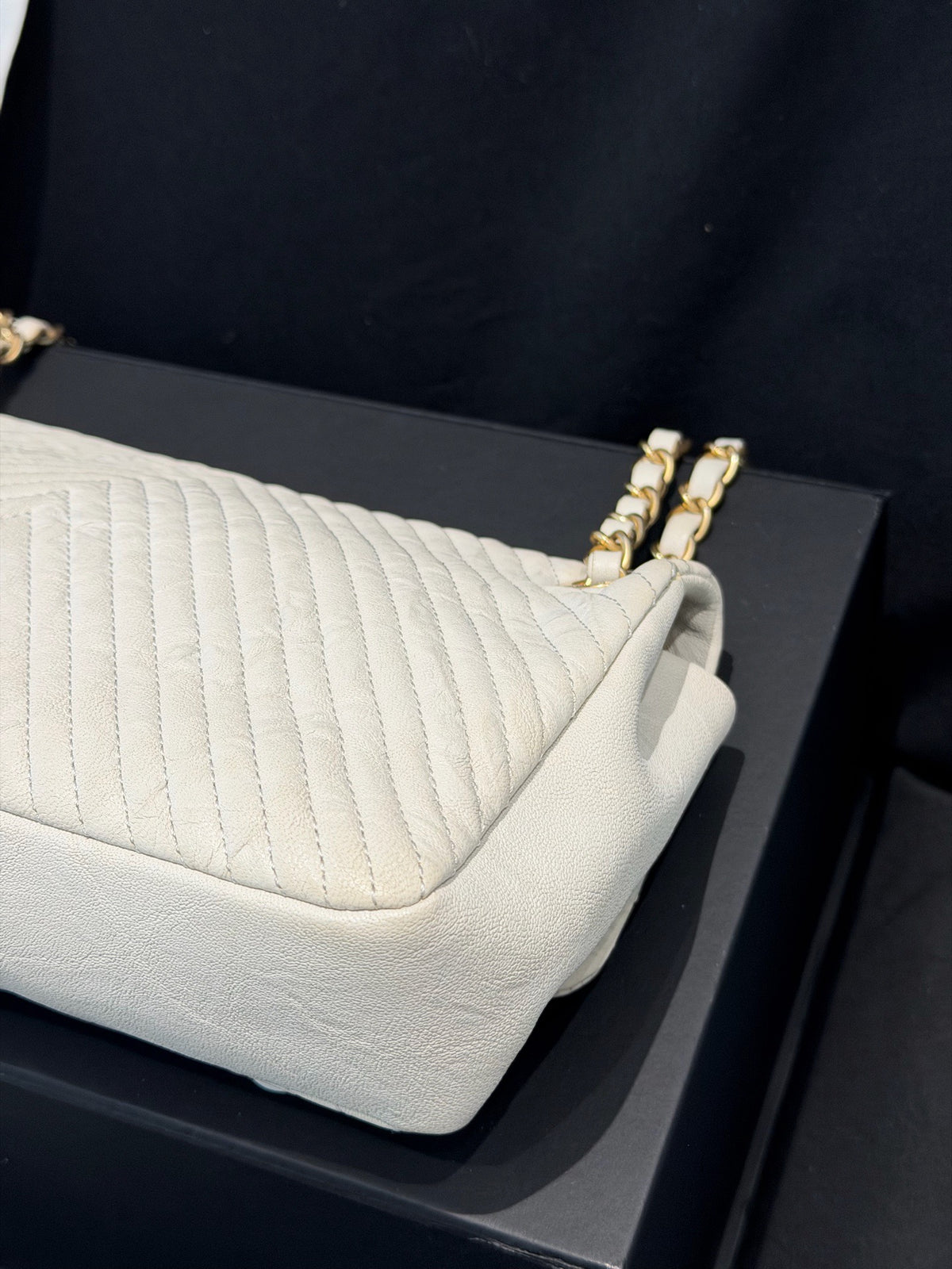 Chanel - Classic Flap - Leather - White