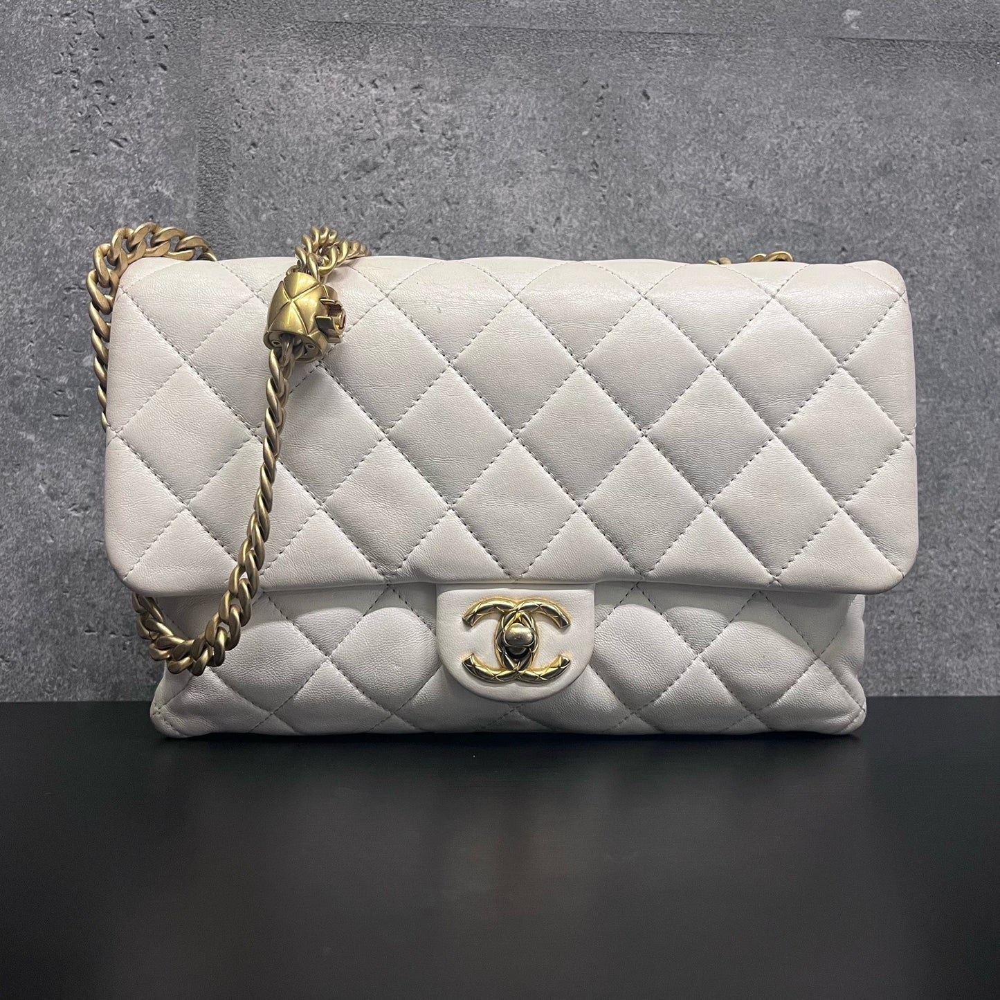 Chanel - Classic Flap - Leather - White - (medium)