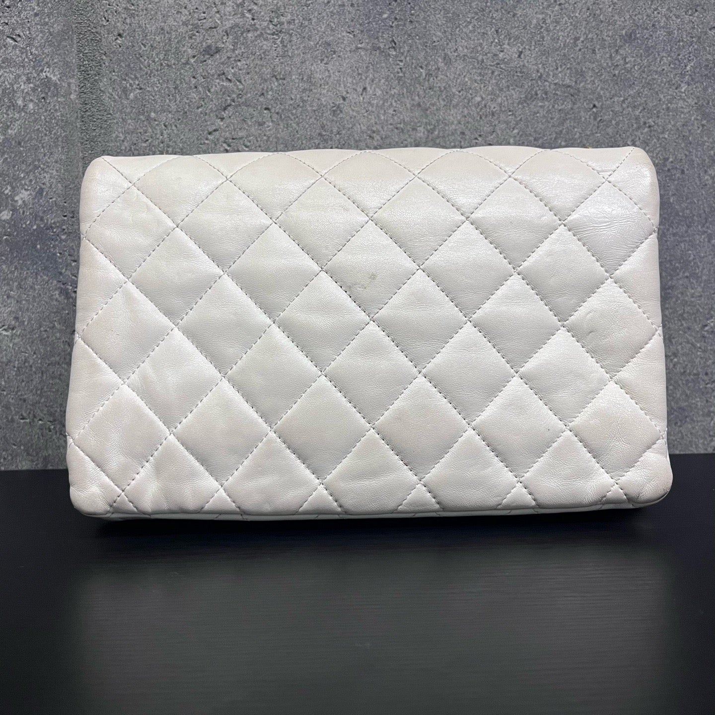 Chanel - Classic Flap - Leather - White - (medium)