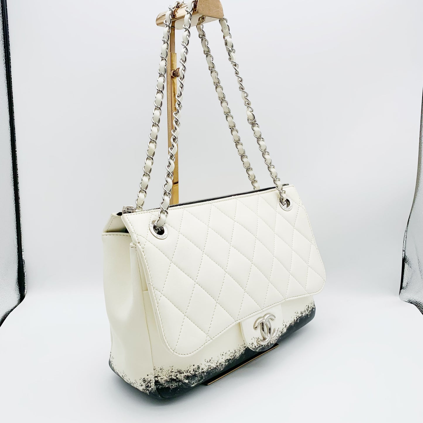 Chanel - Classic Flap - Leather - White - (medium)