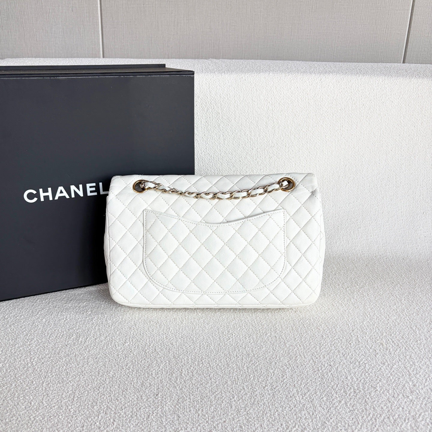Chanel - Classic Flap - Leather - White - (medium)
