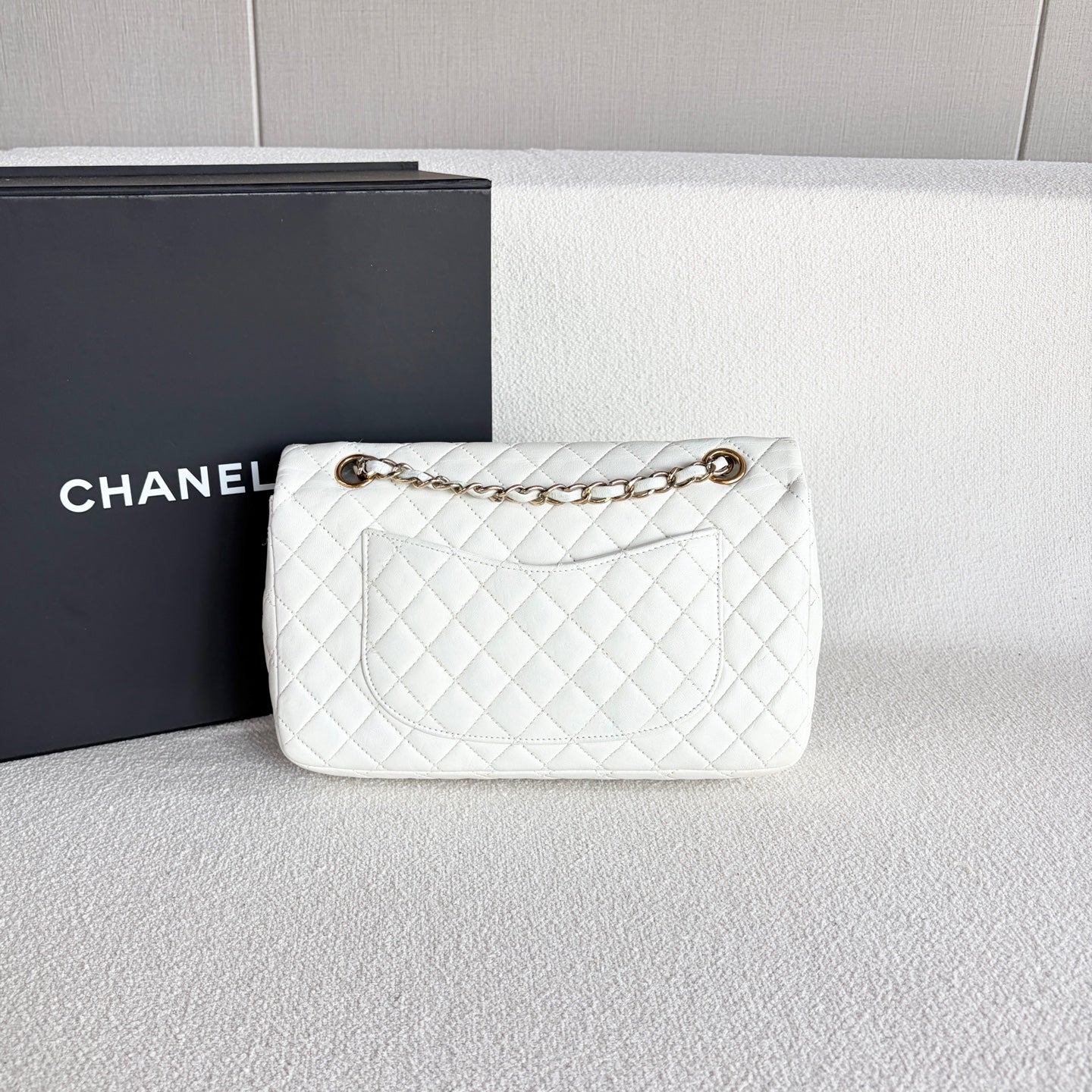 Chanel - Classic Flap - Leather - White - (medium)