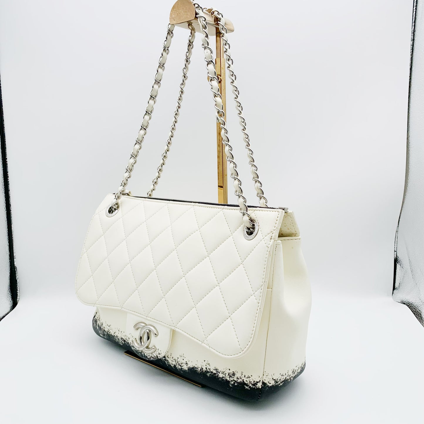 Chanel - Classic Flap - Leather - White - (medium)