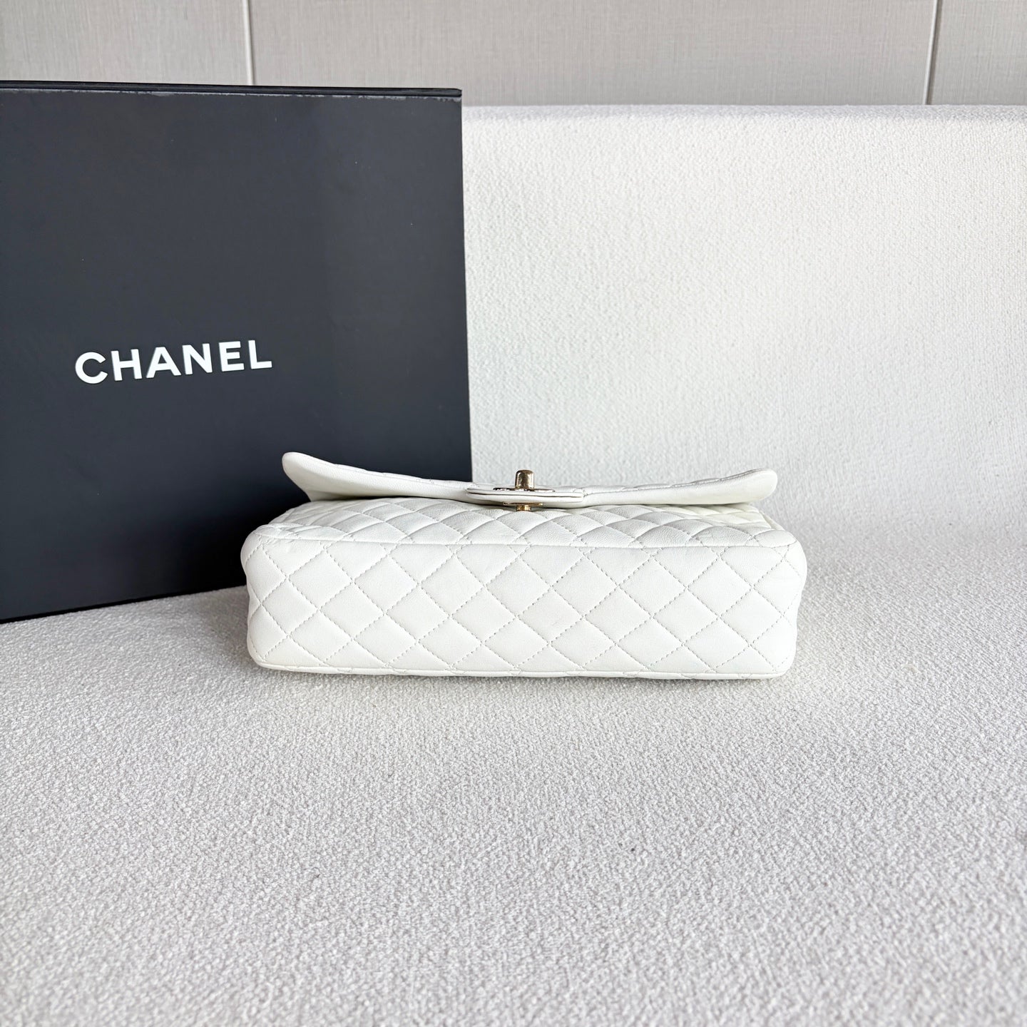 Chanel - Classic Flap - Leather - White - (medium)
