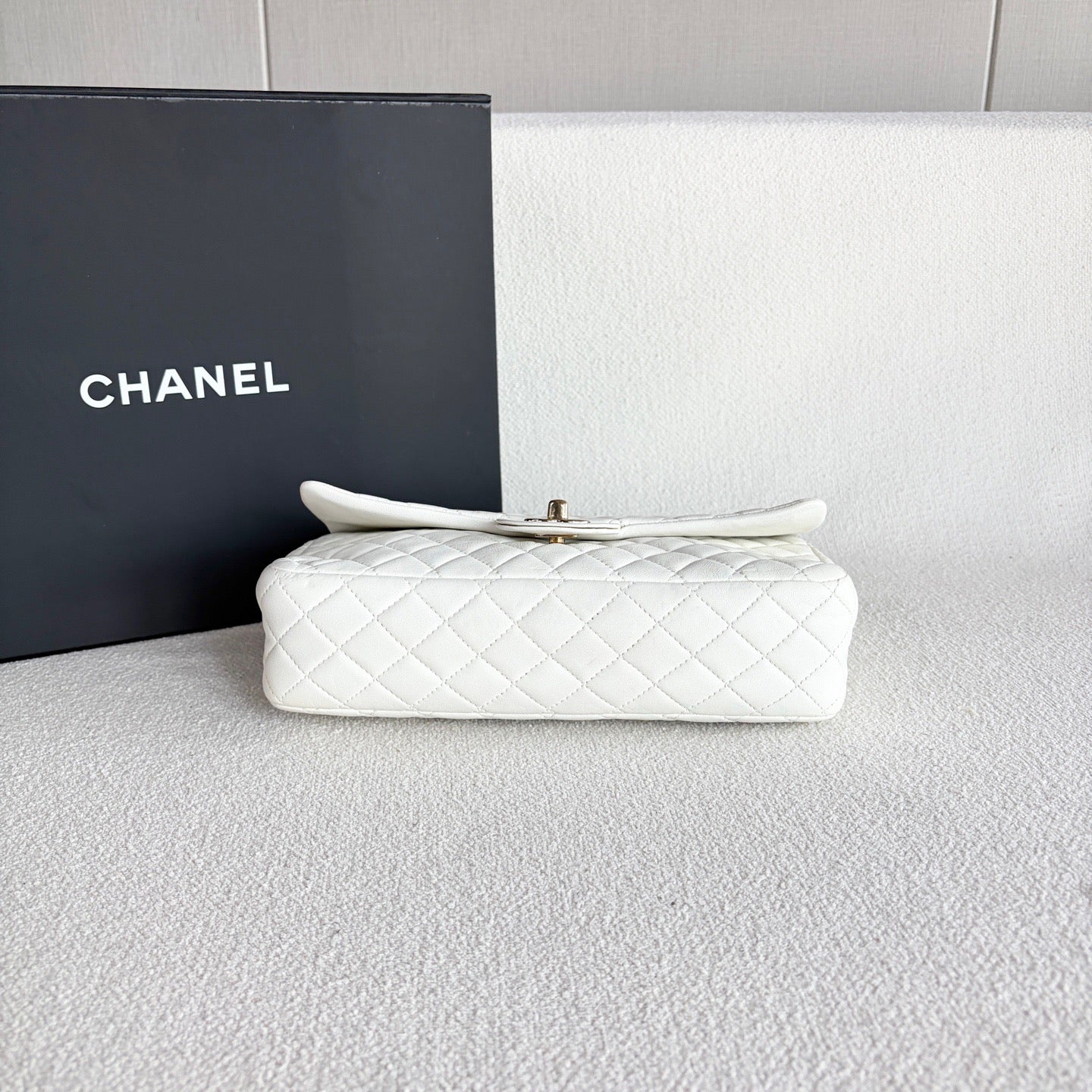 Chanel - Classic Flap - Leather - White - (medium)