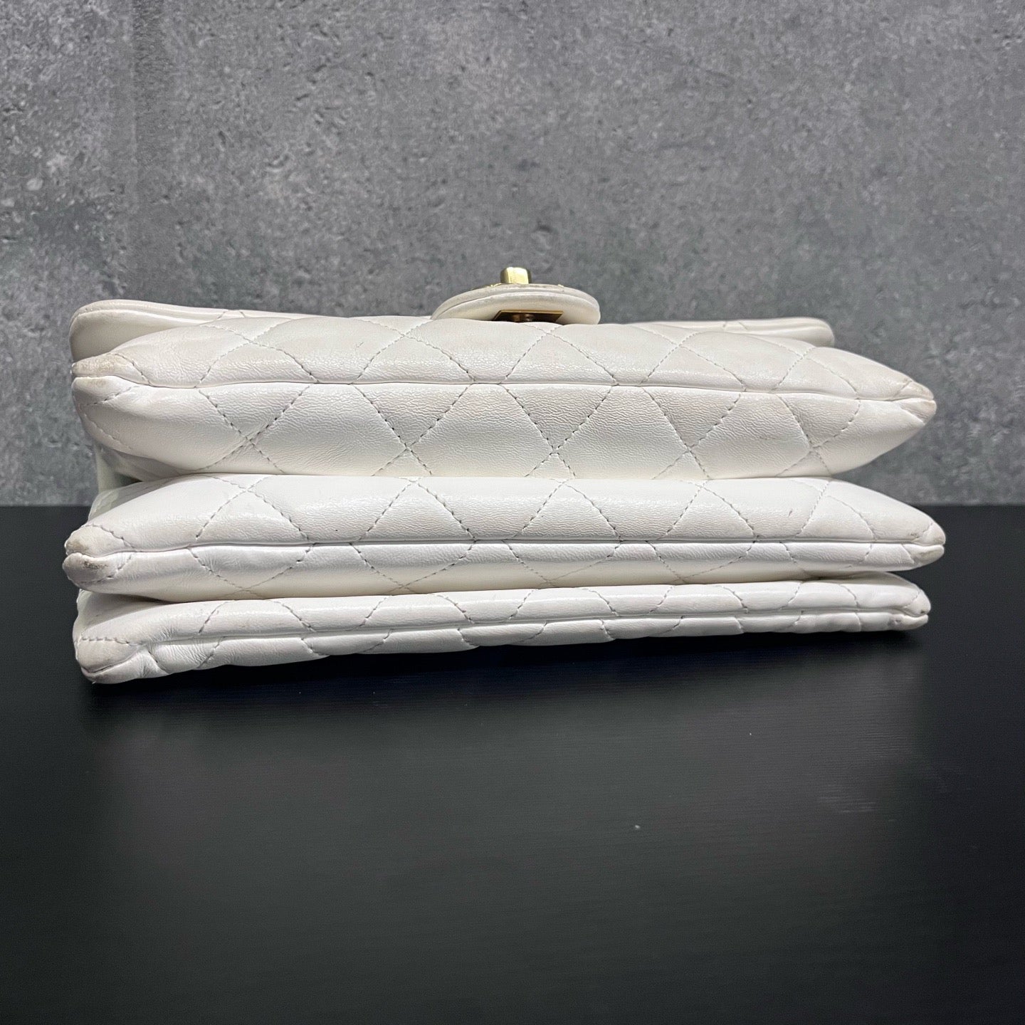 Chanel - Classic Flap - Leather - White - (medium)