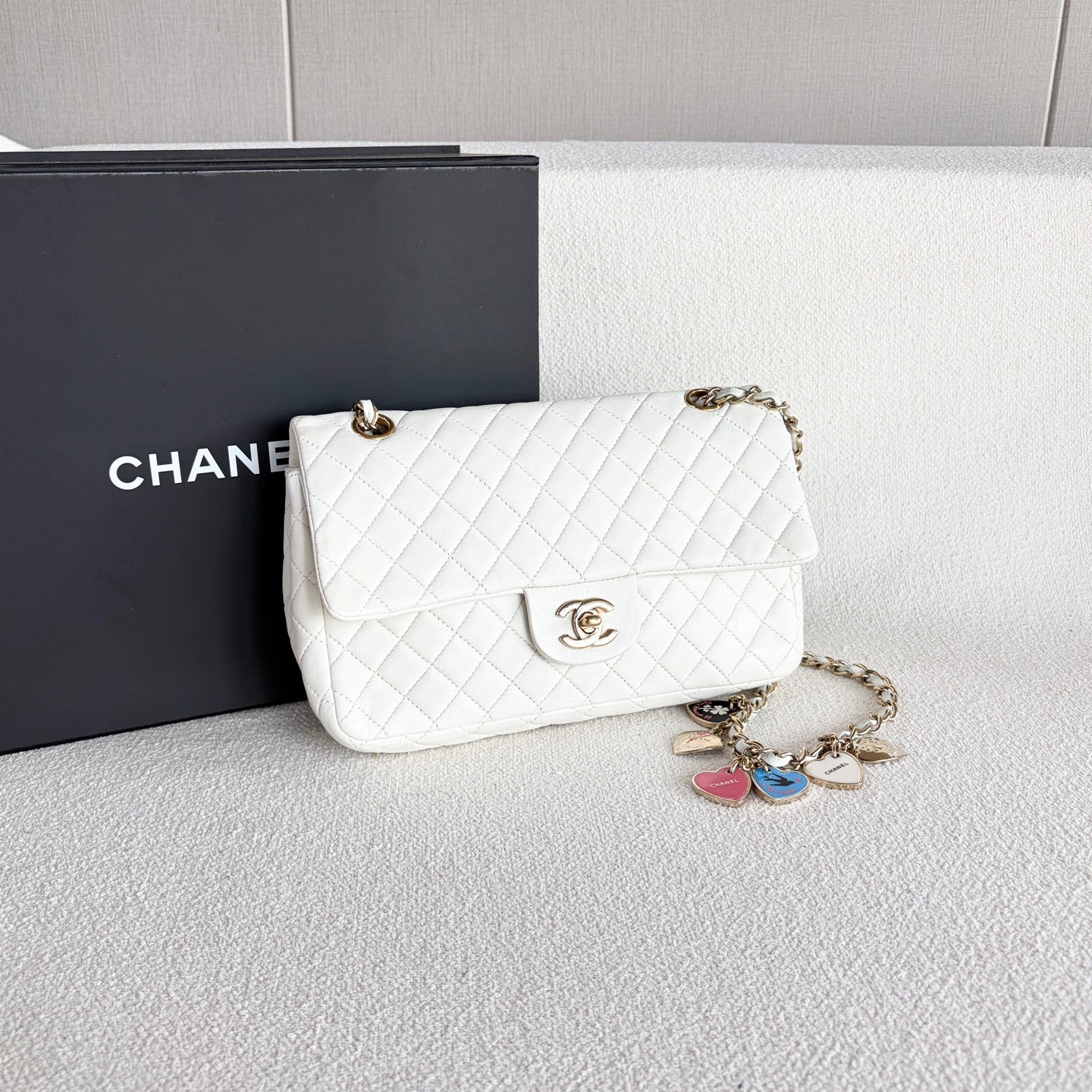 Chanel - Classic Flap - Leather - White - (medium)