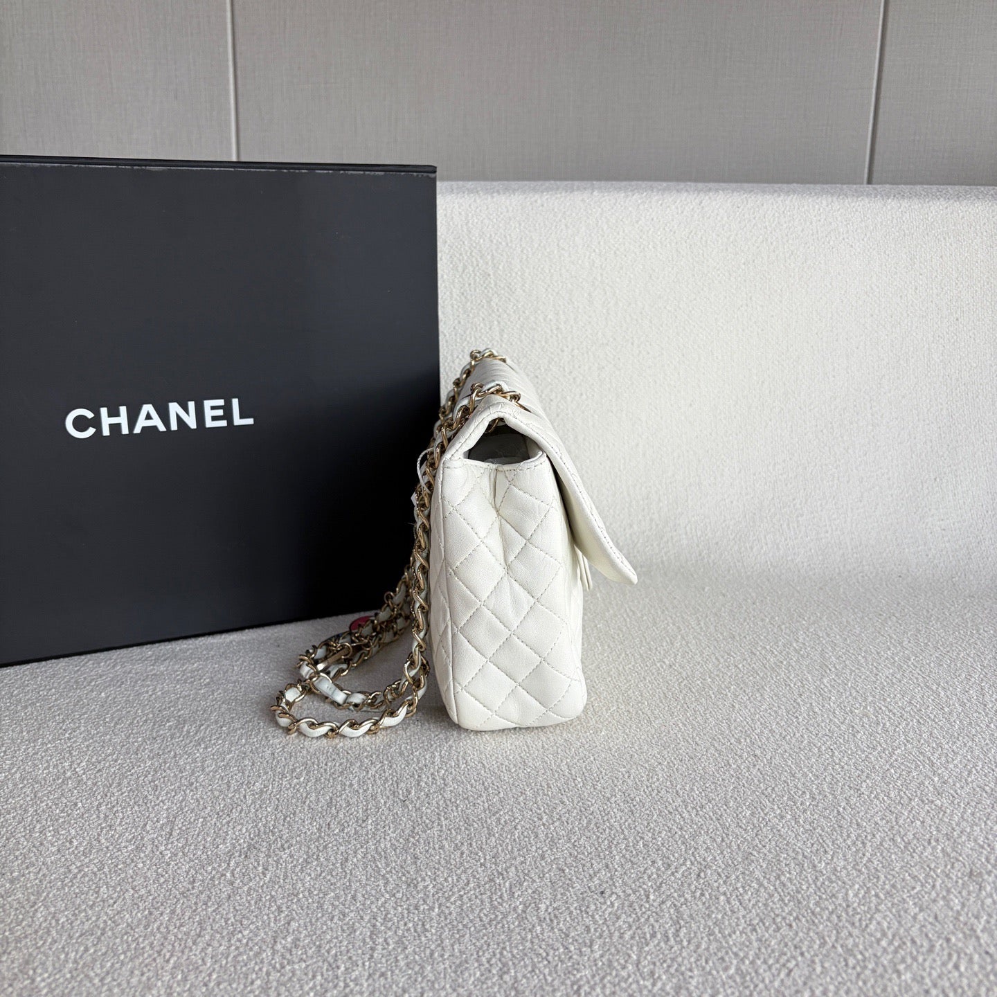 Chanel - Classic Flap - Leather - White - (medium)