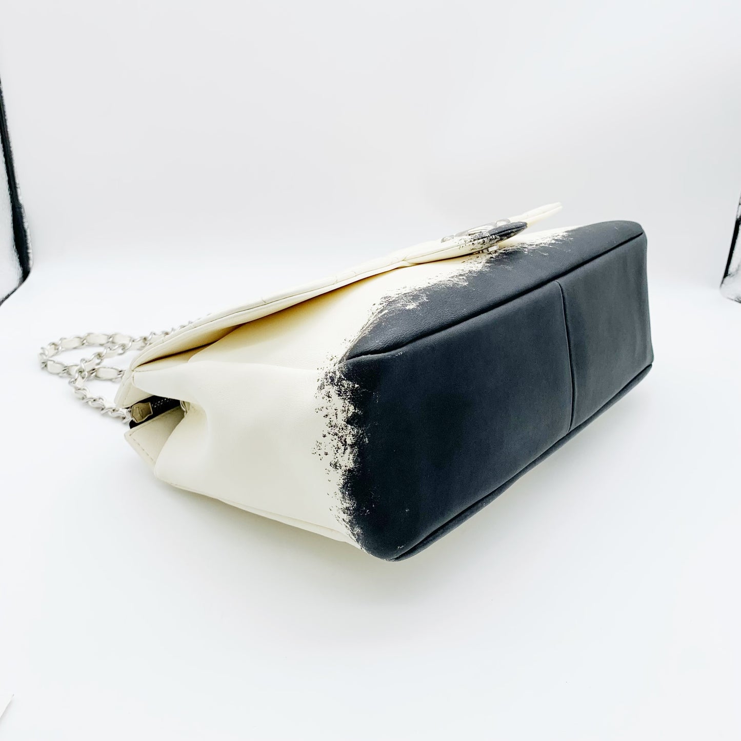 Chanel - Classic Flap - Leather - White - (medium)