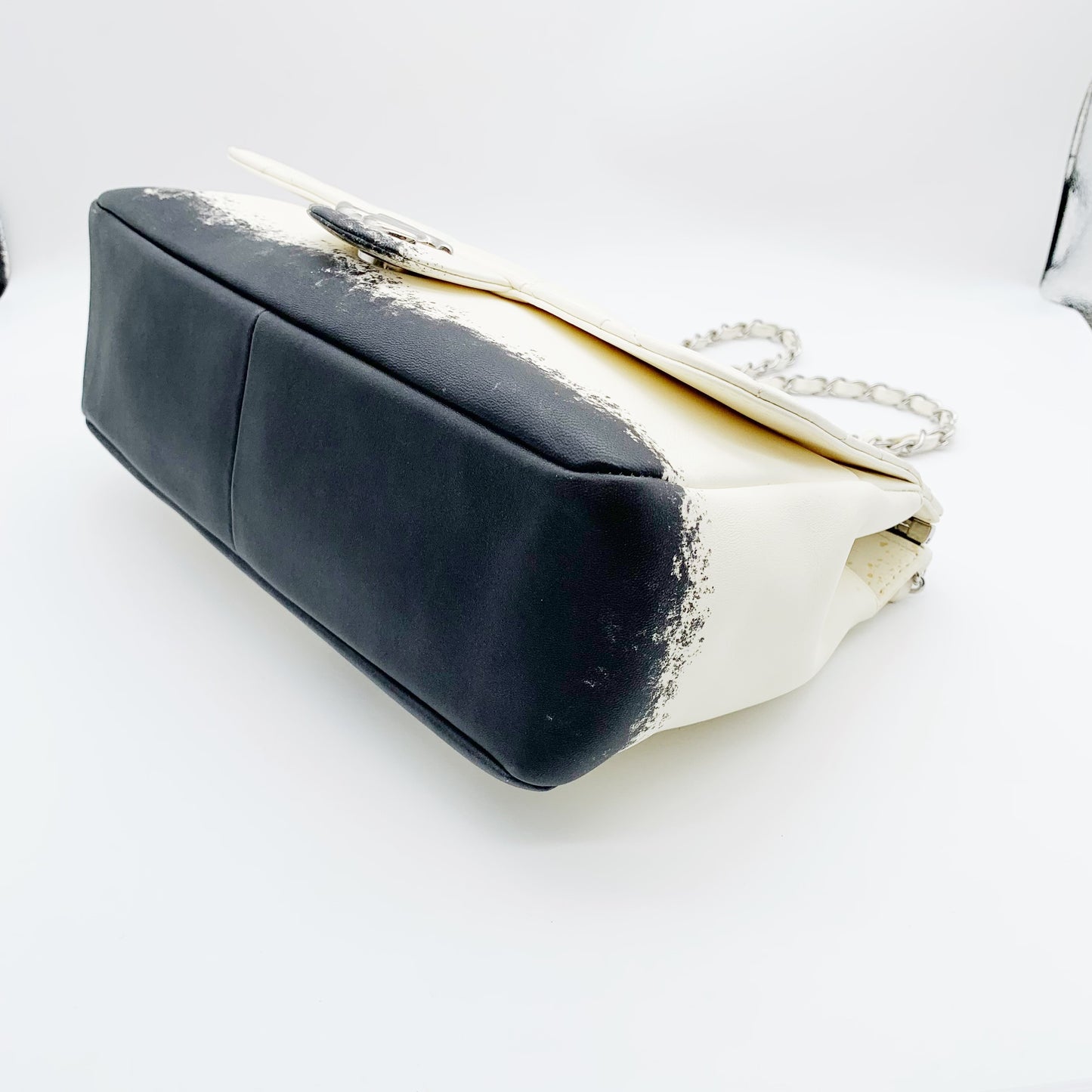 Chanel - Classic Flap - Leather - White - (medium)