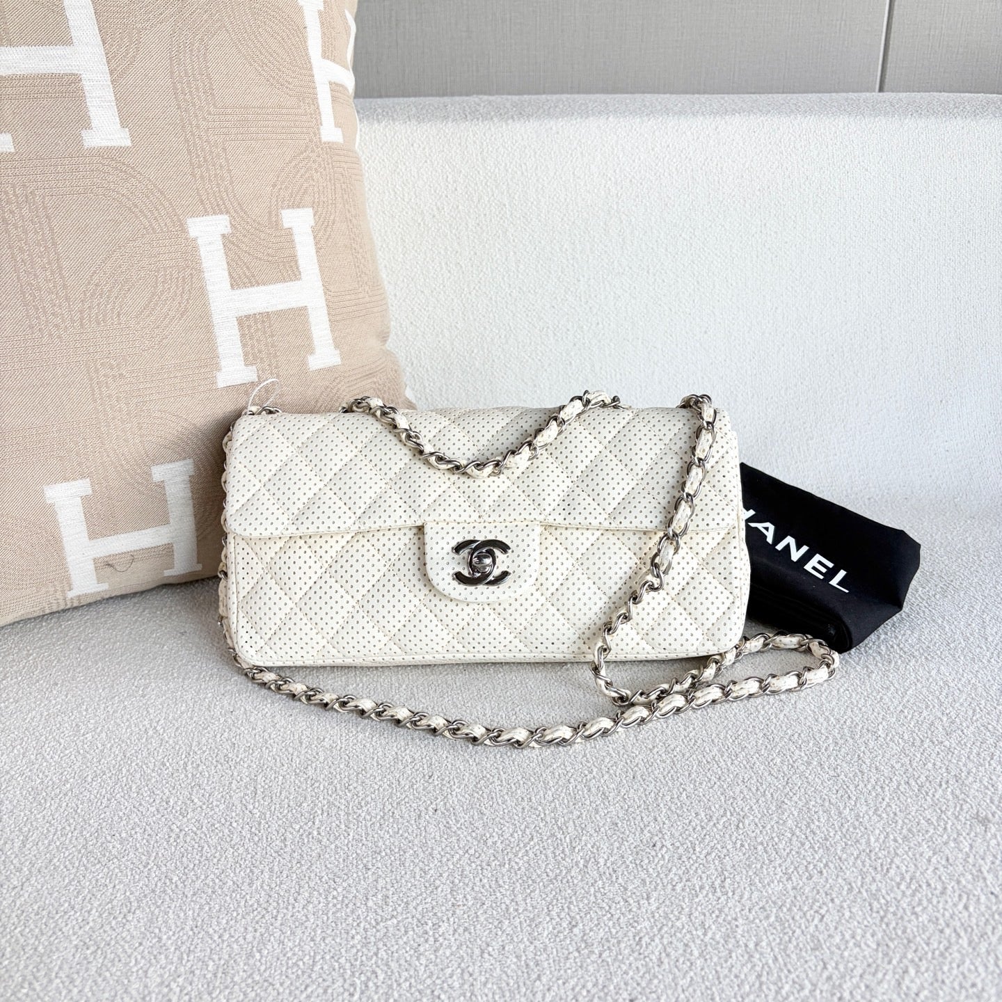 Chanel - Classic Flap - Leather - White - (mini)