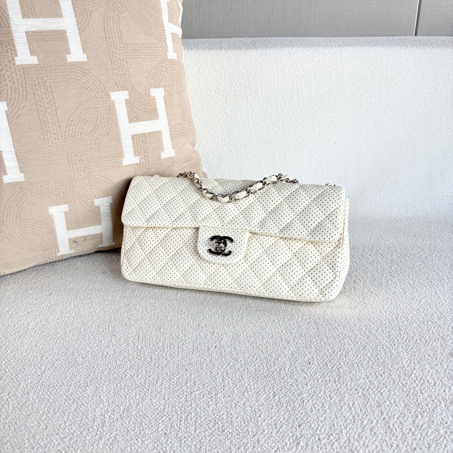 Chanel - Classic Flap - Leather - White - (mini)