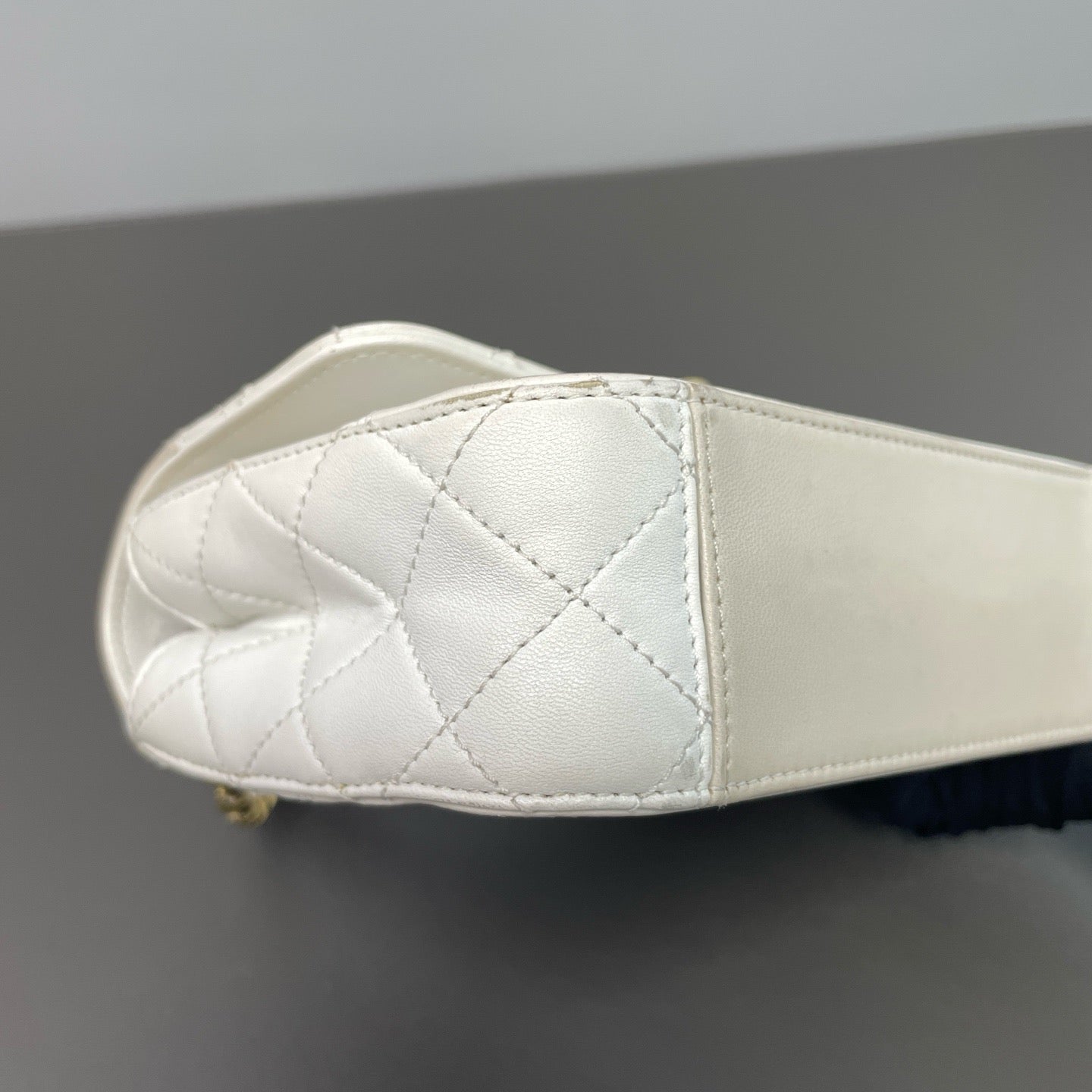 Chanel - Classic Flap - Leather - White - (mini)