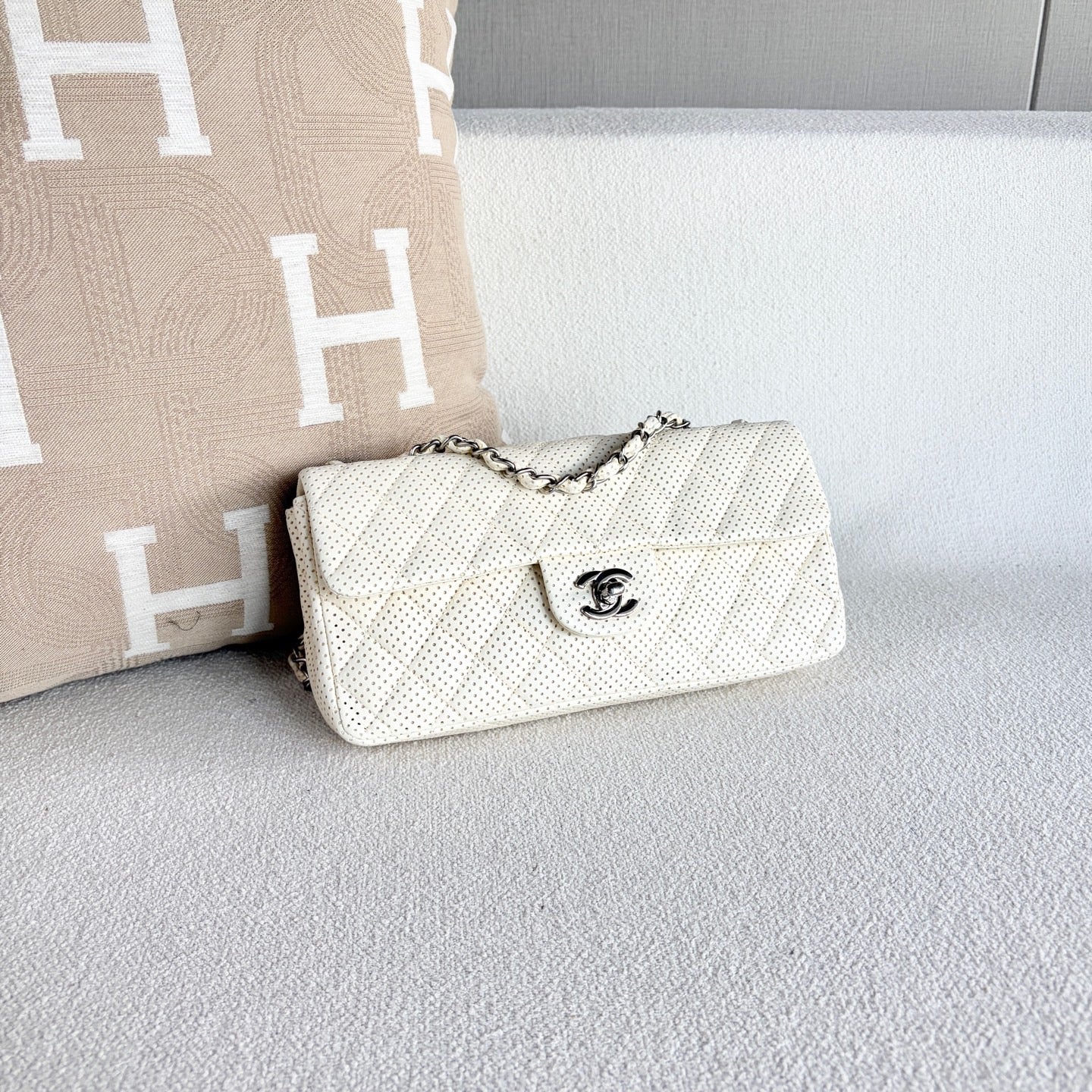 Chanel - Classic Flap - Leather - White - (mini)