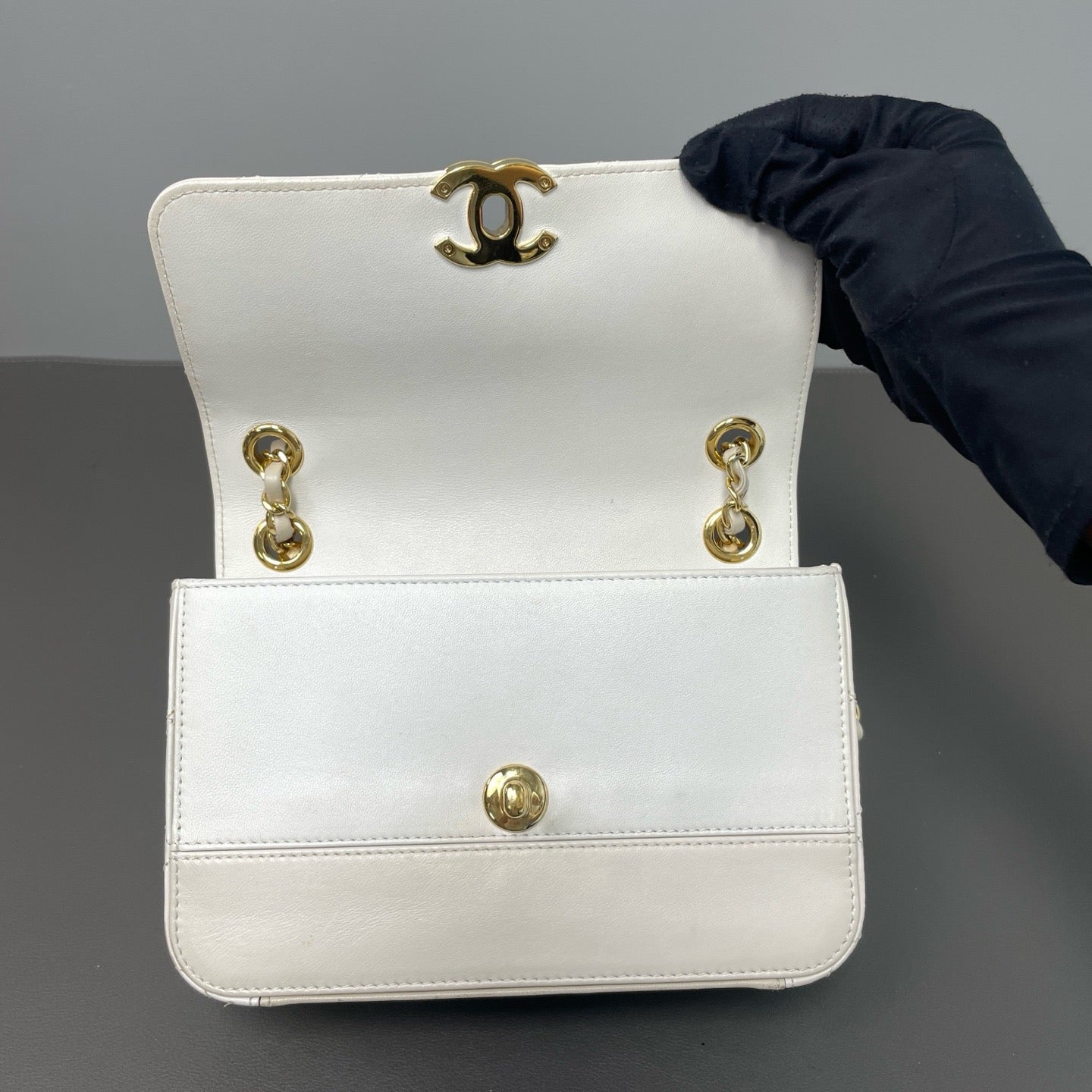 Chanel - Classic Flap - Leather - White - (mini)