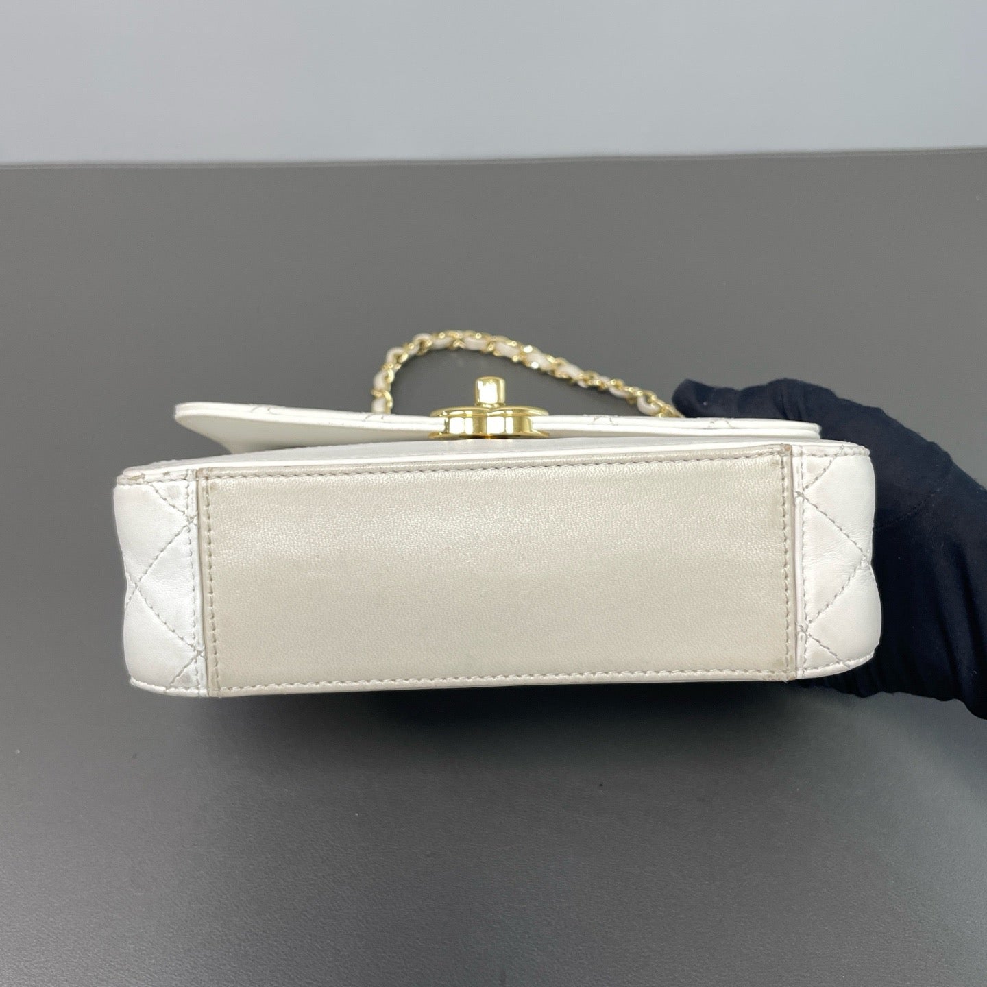 Chanel - Classic Flap - Leather - White - (mini)