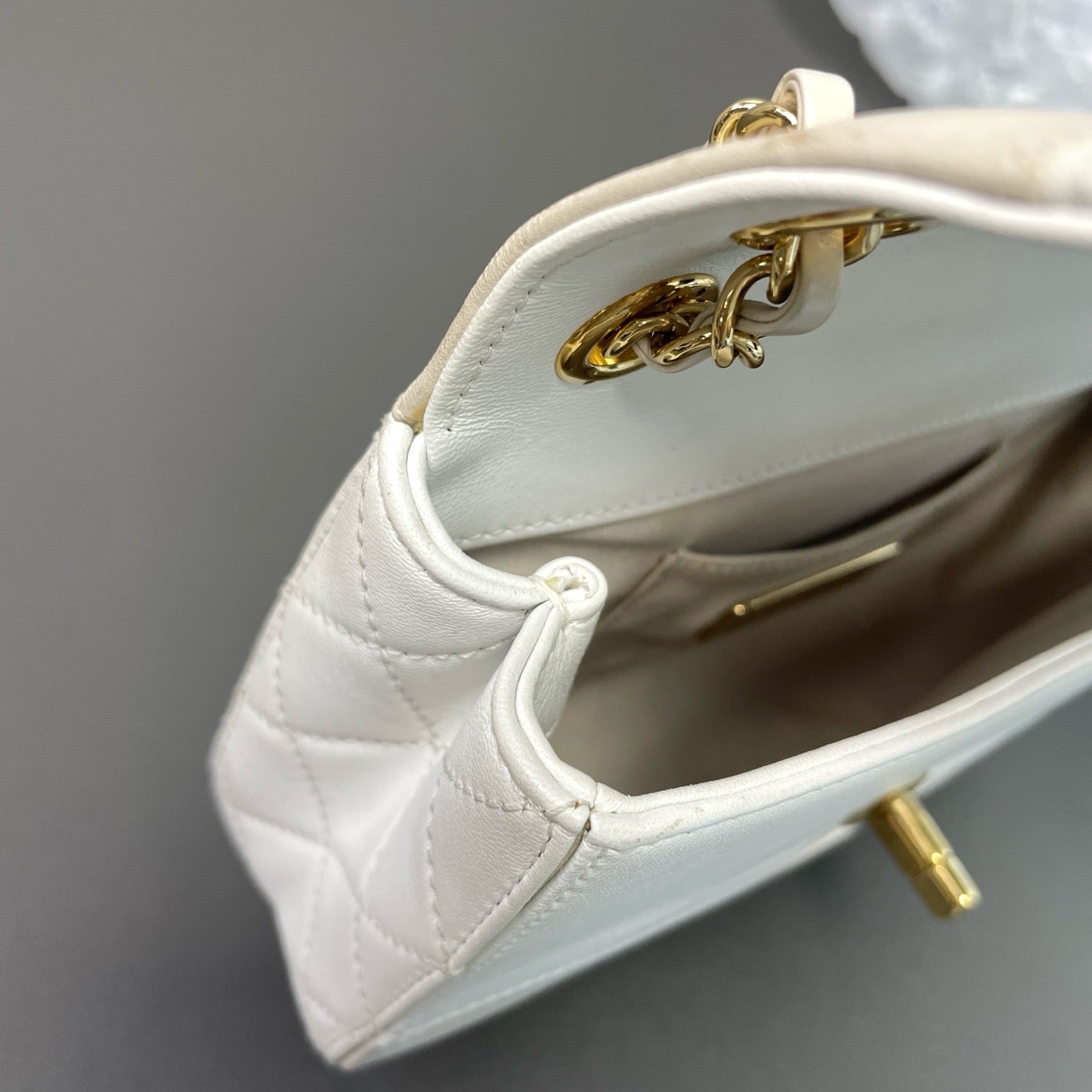 Chanel - Classic Flap - Leather - White - (mini)