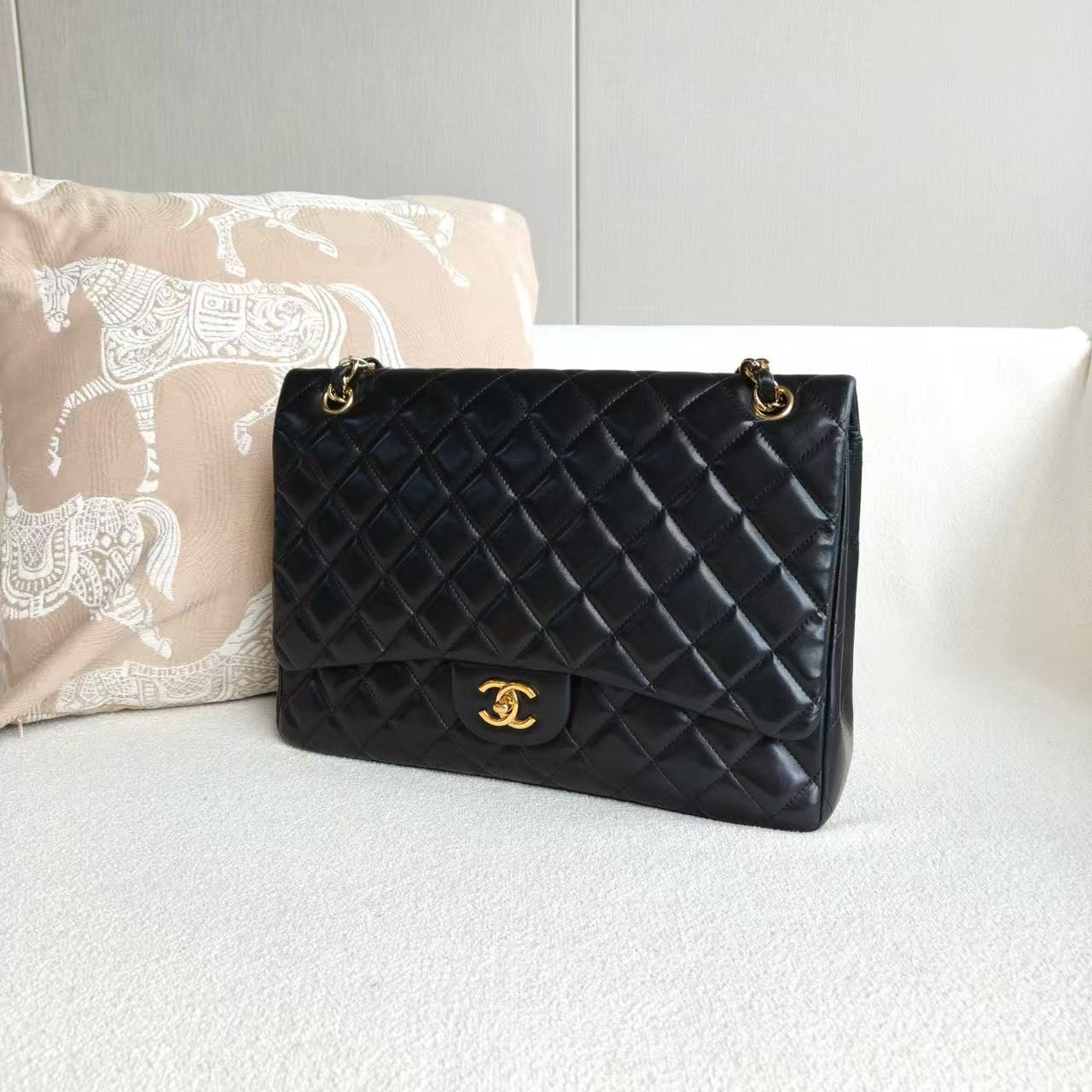 Chanel - Classic Flap Maxi - Lambskin leather - Black - (large)