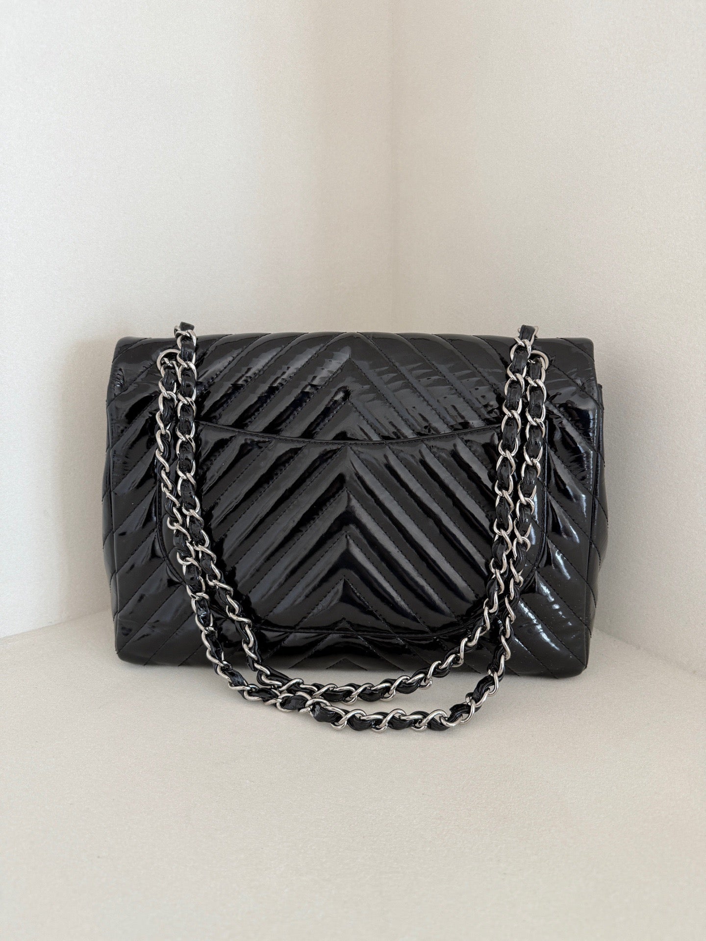 Chanel - Classic Flap Maxi - Patent leather - Black - (extra-large)