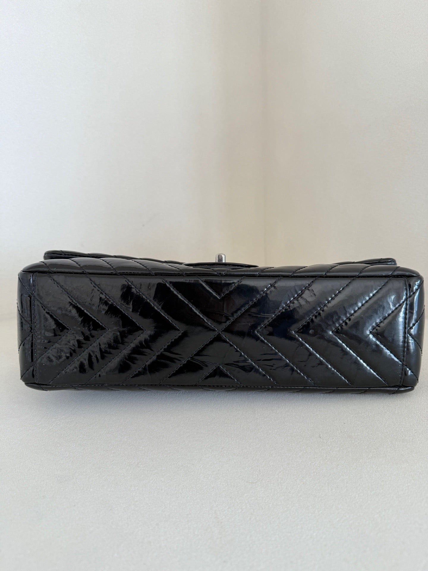 Chanel - Classic Flap Maxi - Patent leather - Black - (extra-large)
