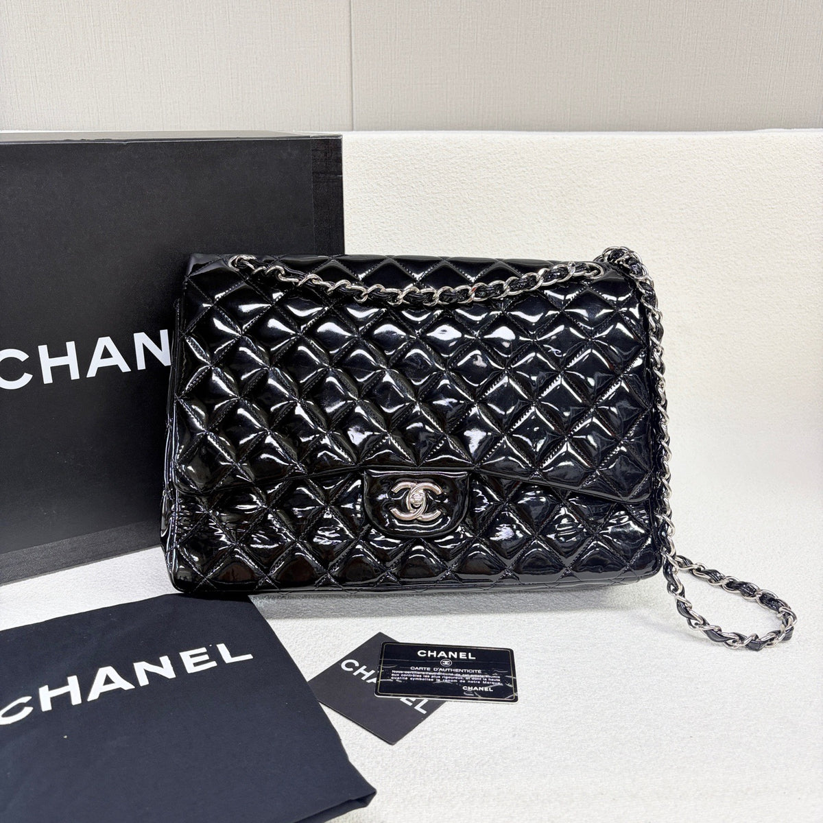 Chanel - Classic Flap Maxi - Patent leather - Black - (large)