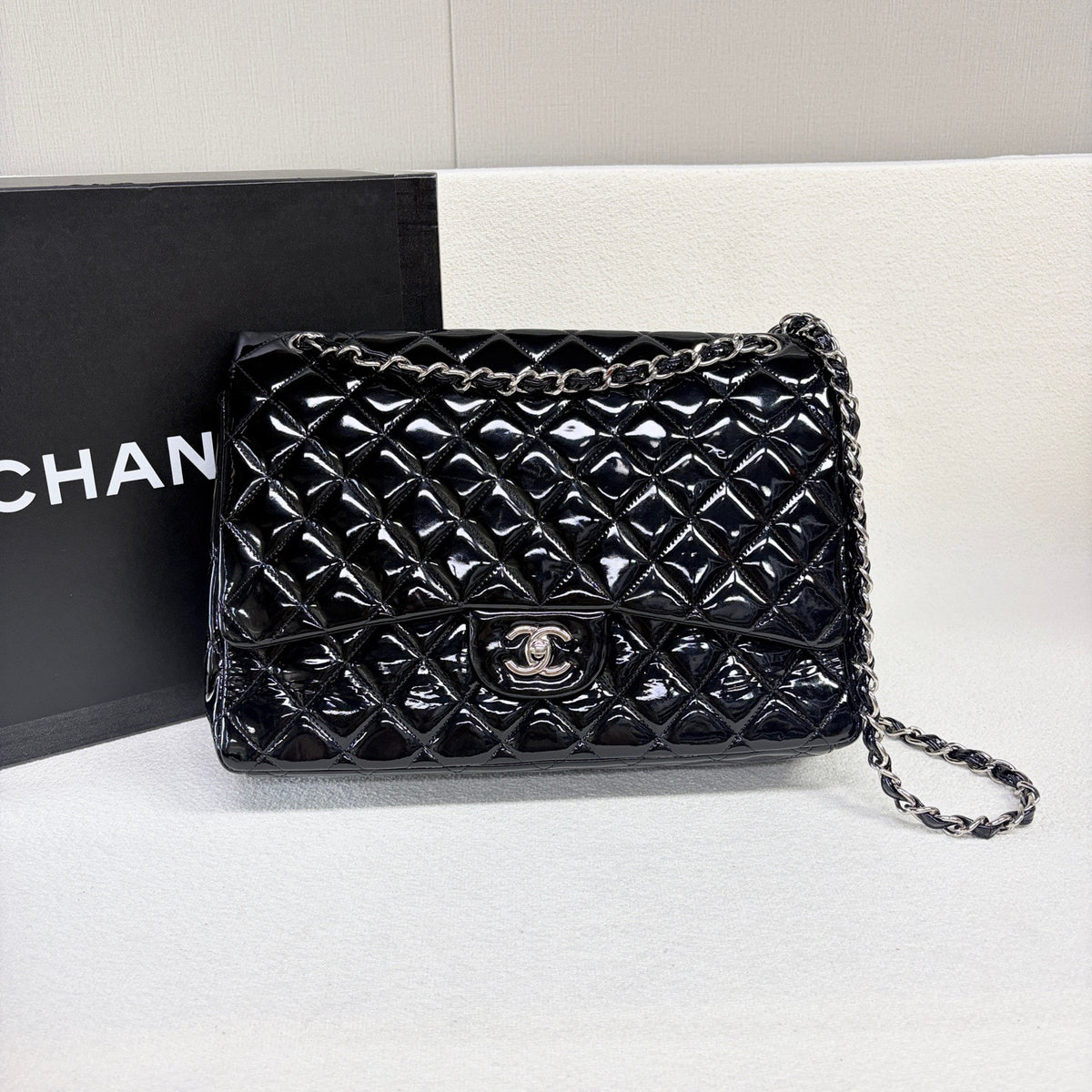 Chanel - Classic Flap Maxi - Patent leather - Black - (large)