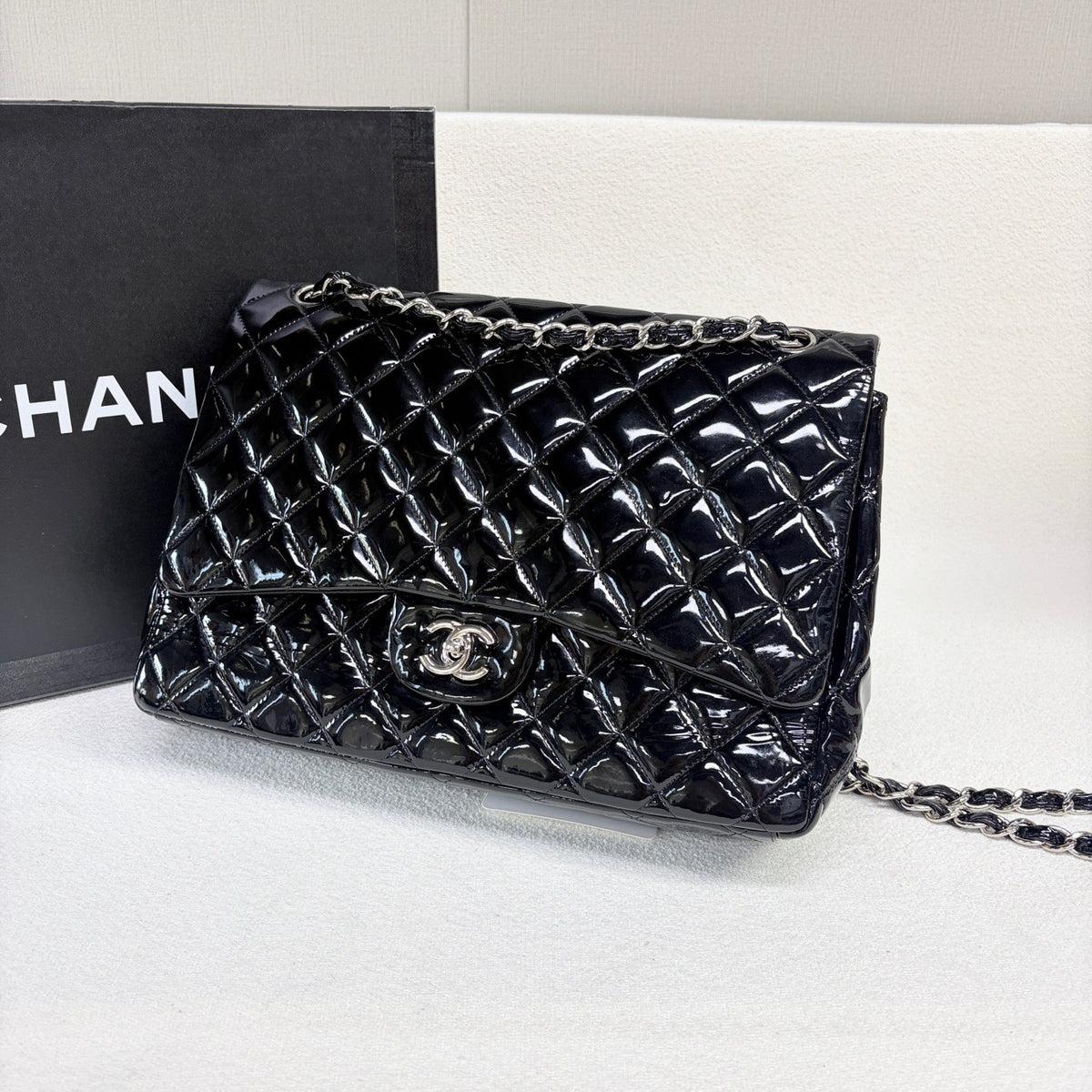 Chanel - Classic Flap Maxi - Patent leather - Black - (large)