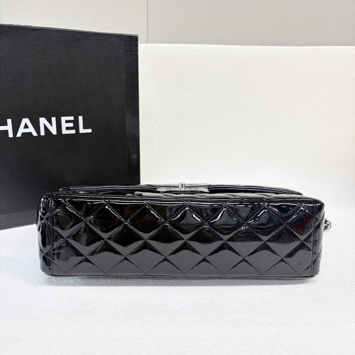 Chanel - Classic Flap Maxi - Patent leather - Black - (large)