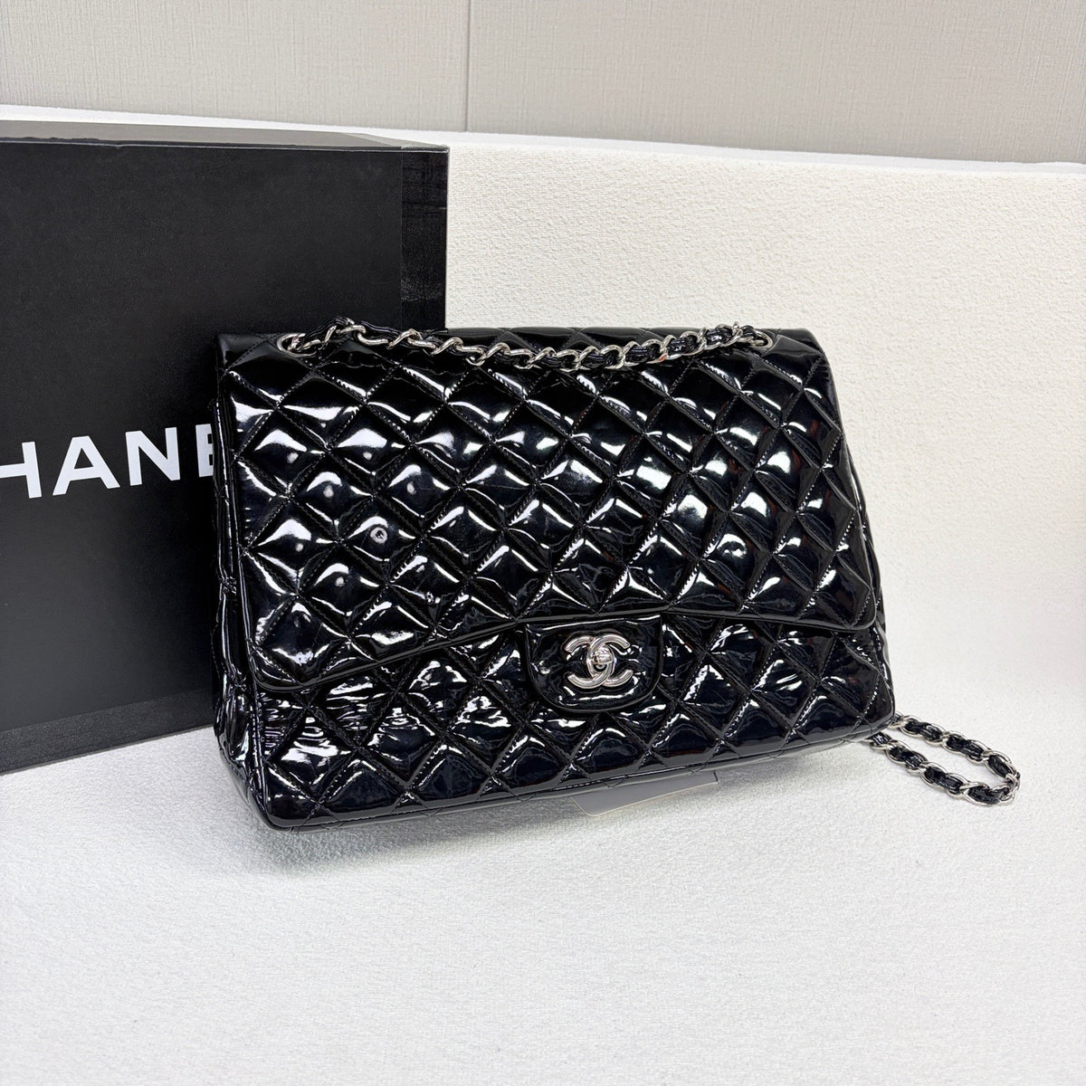 Chanel - Classic Flap Maxi - Patent leather - Black - (large)