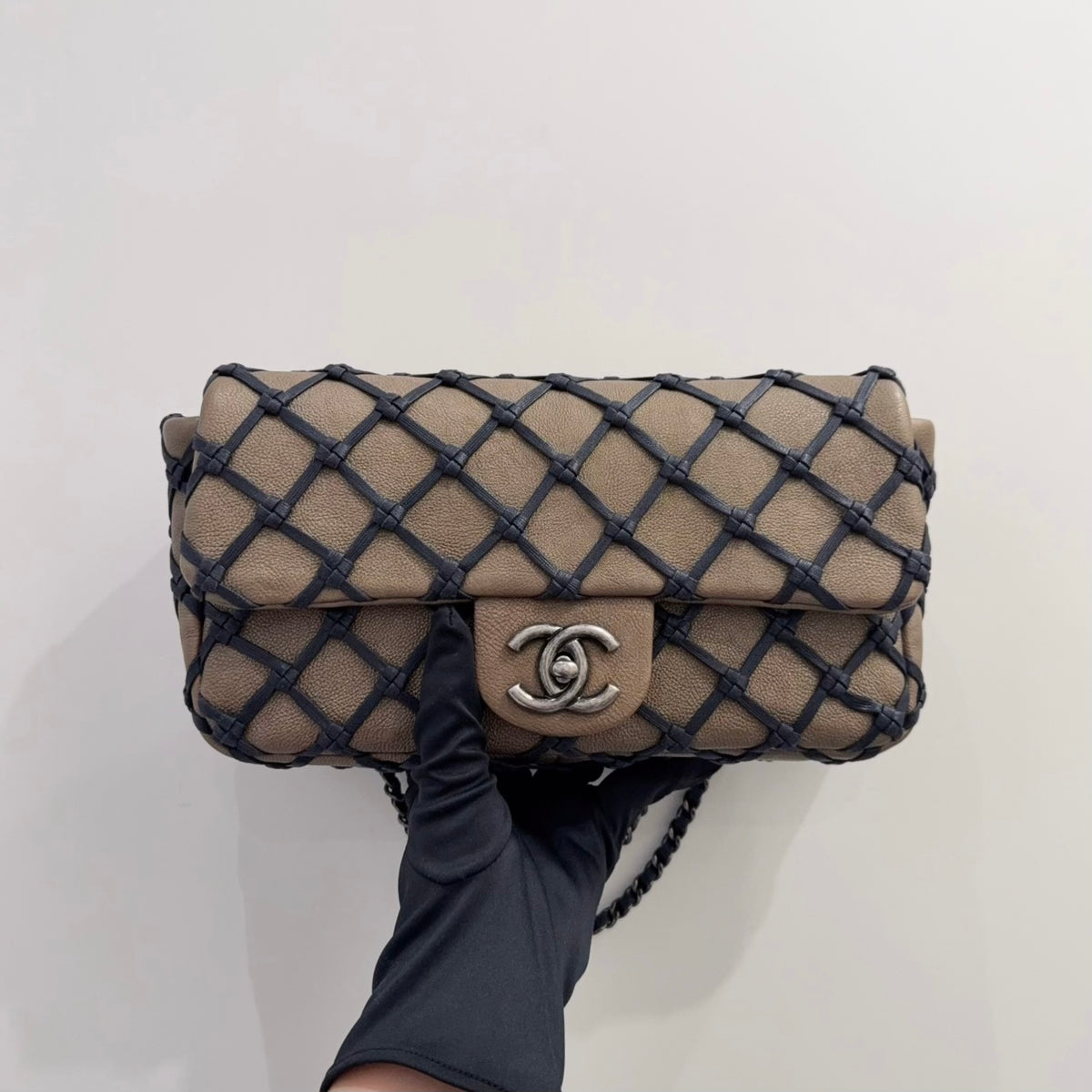 Chanel - Classic Flap Medium - Leather - Beige - (Medium)