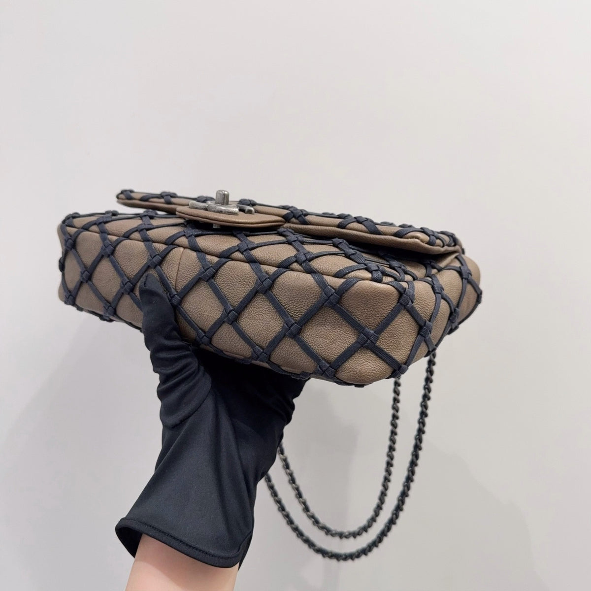 Chanel - Classic Flap Medium - Leather - Beige - (Medium)