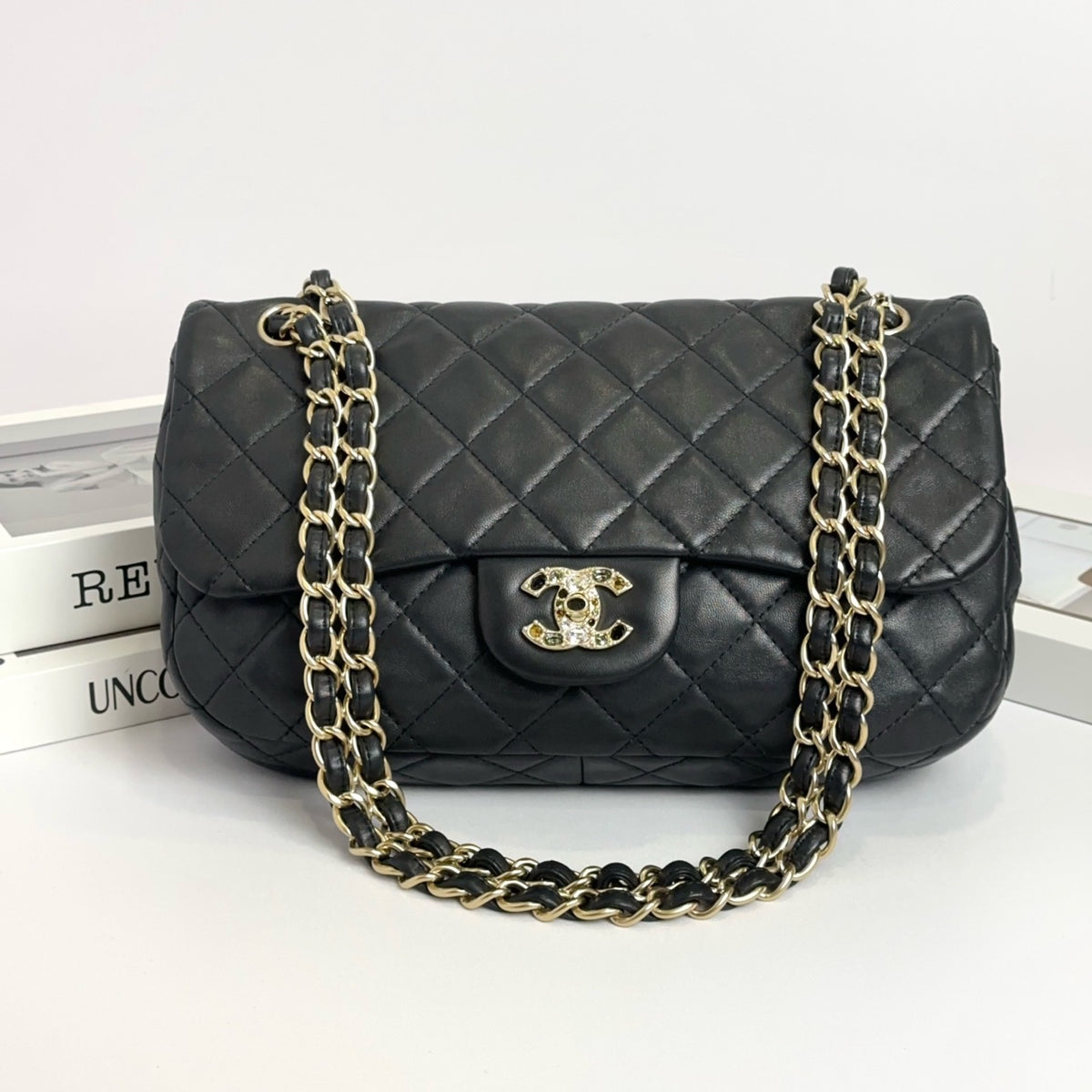 Chanel - Classic Flap Medium - Leather - Black - (medium)