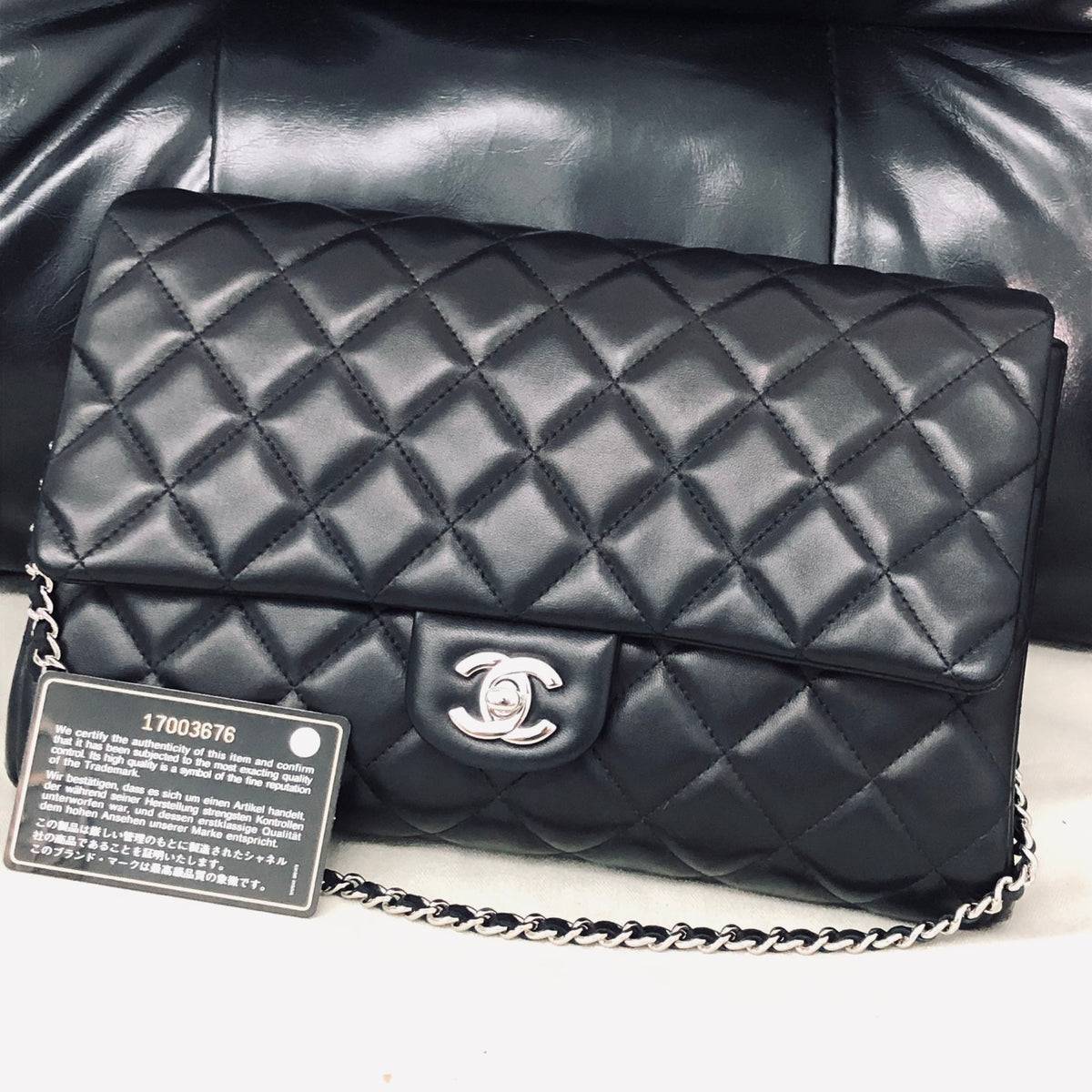 Chanel - Classic Flap Medium - Leather - Black - (medium)