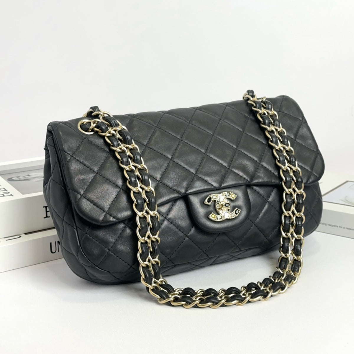 Chanel - Classic Flap Medium - Leather - Black - (medium)