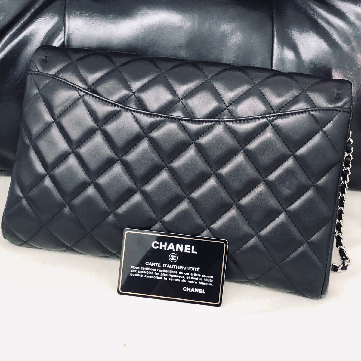 Chanel - Classic Flap Medium - Leather - Black - (medium)
