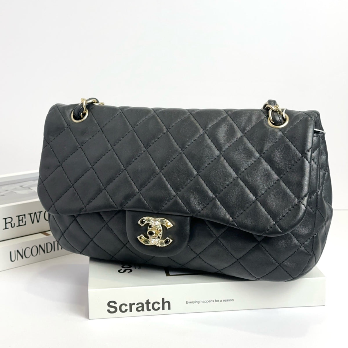 Chanel - Classic Flap Medium - Leather - Black - (medium)