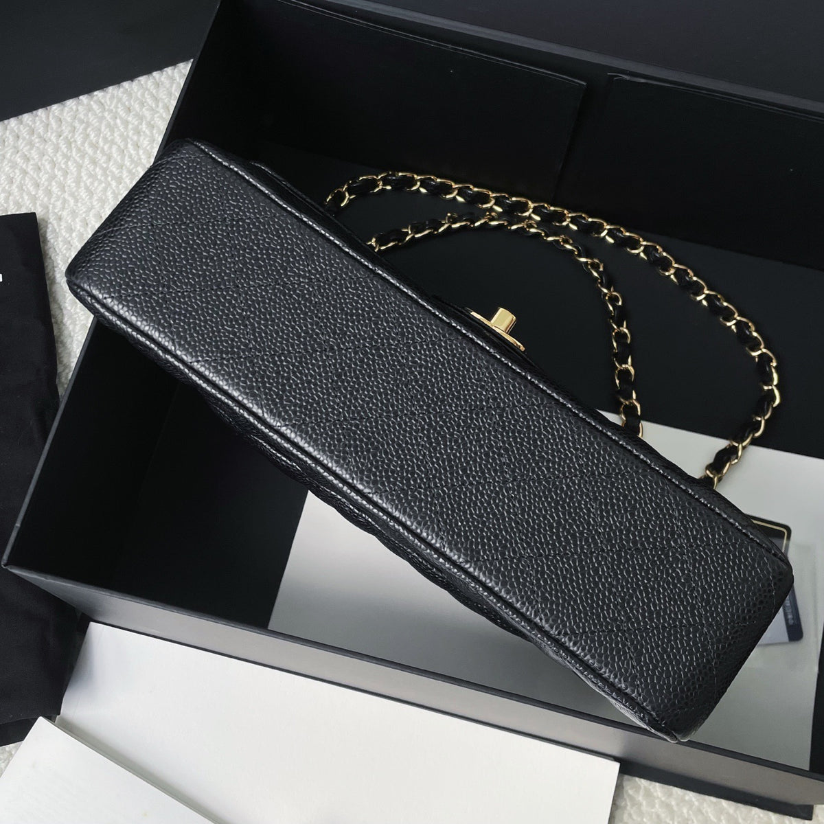 Chanel - Classic Flap Medium - Leather - Black - (medium)
