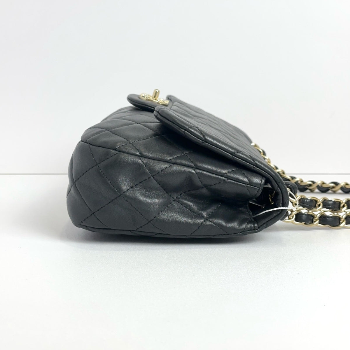 Chanel - Classic Flap Medium - Leather - Black - (medium)