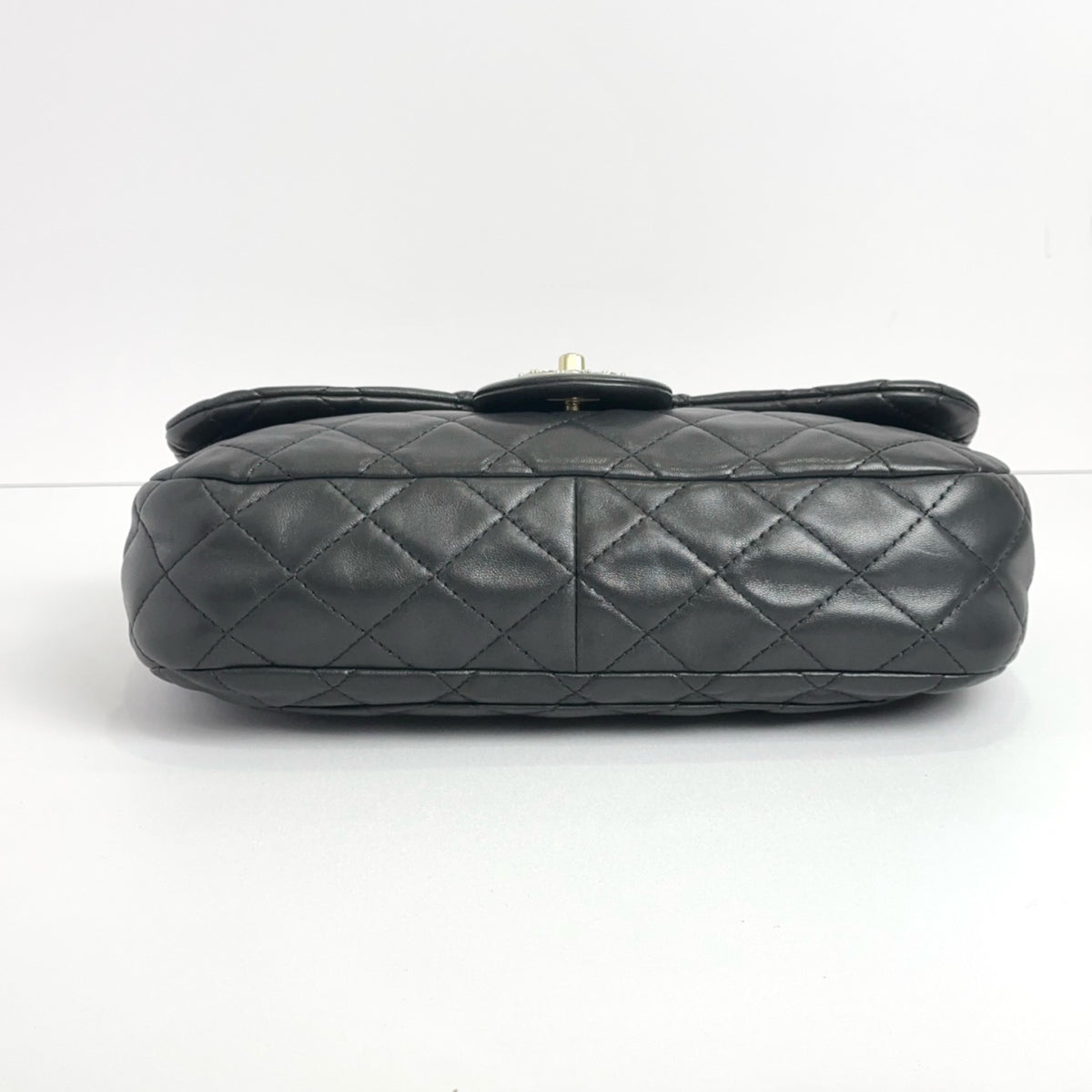 Chanel - Classic Flap Medium - Leather - Black - (medium)