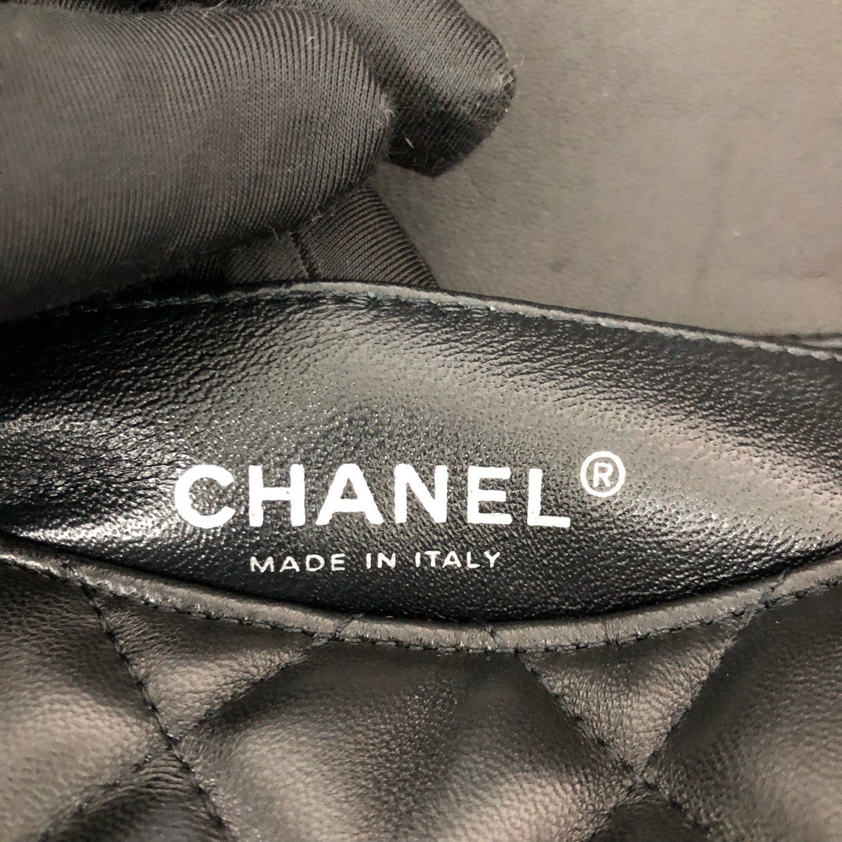 Chanel - Classic Flap Medium - Leather - Black - (medium)