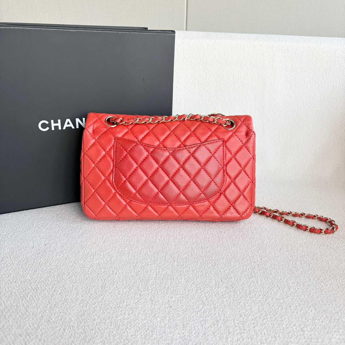Chanel - Classic Flap Medium - Leather - Orange - (medium)