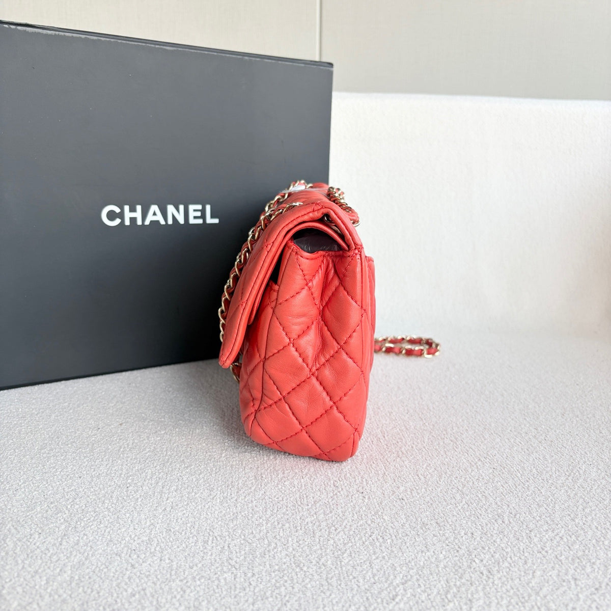 Chanel - Classic Flap Medium - Leather - Orange - (medium)