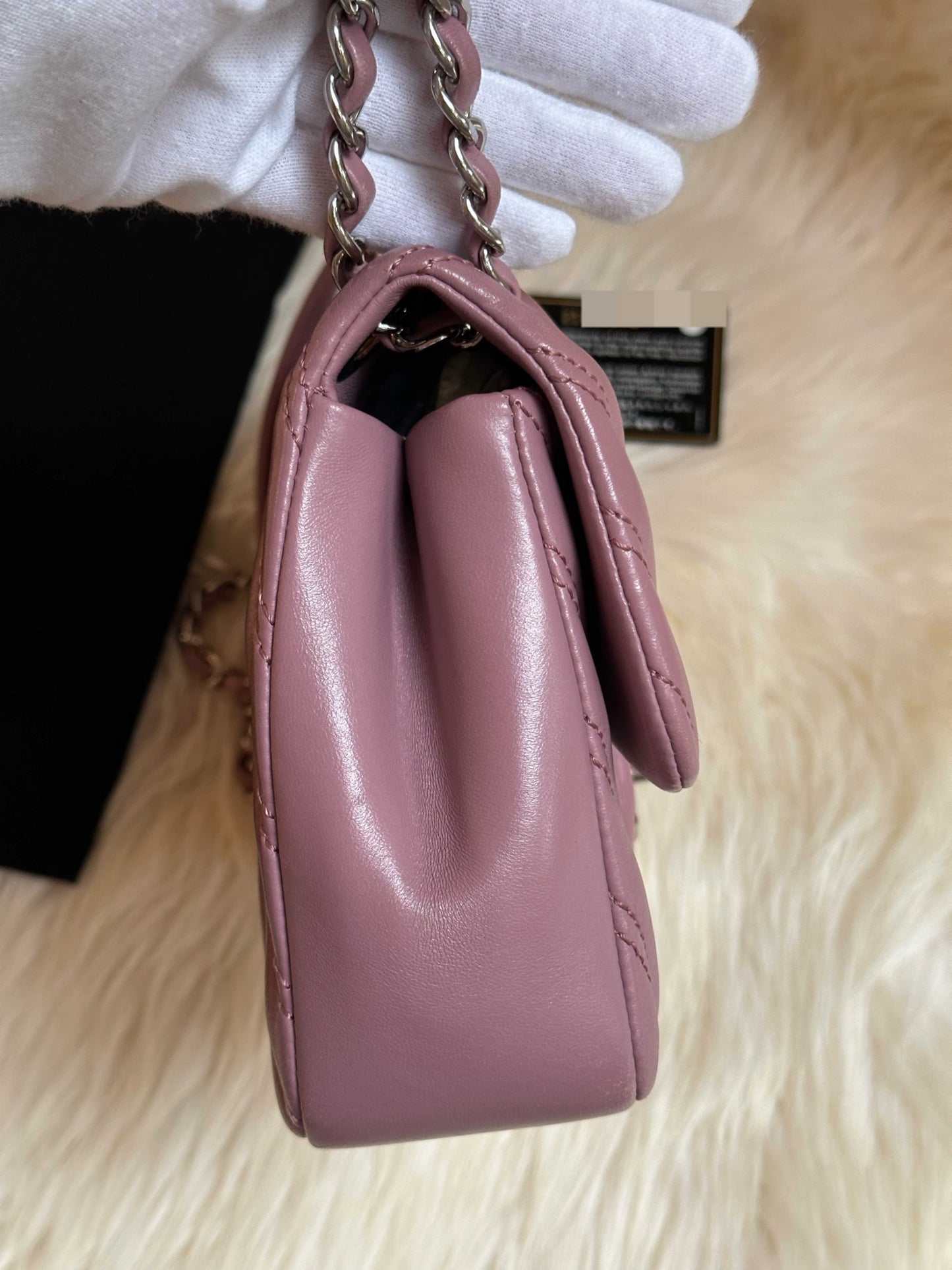 Chanel - Classic Flap Medium - Leather - Pink - (medium)
