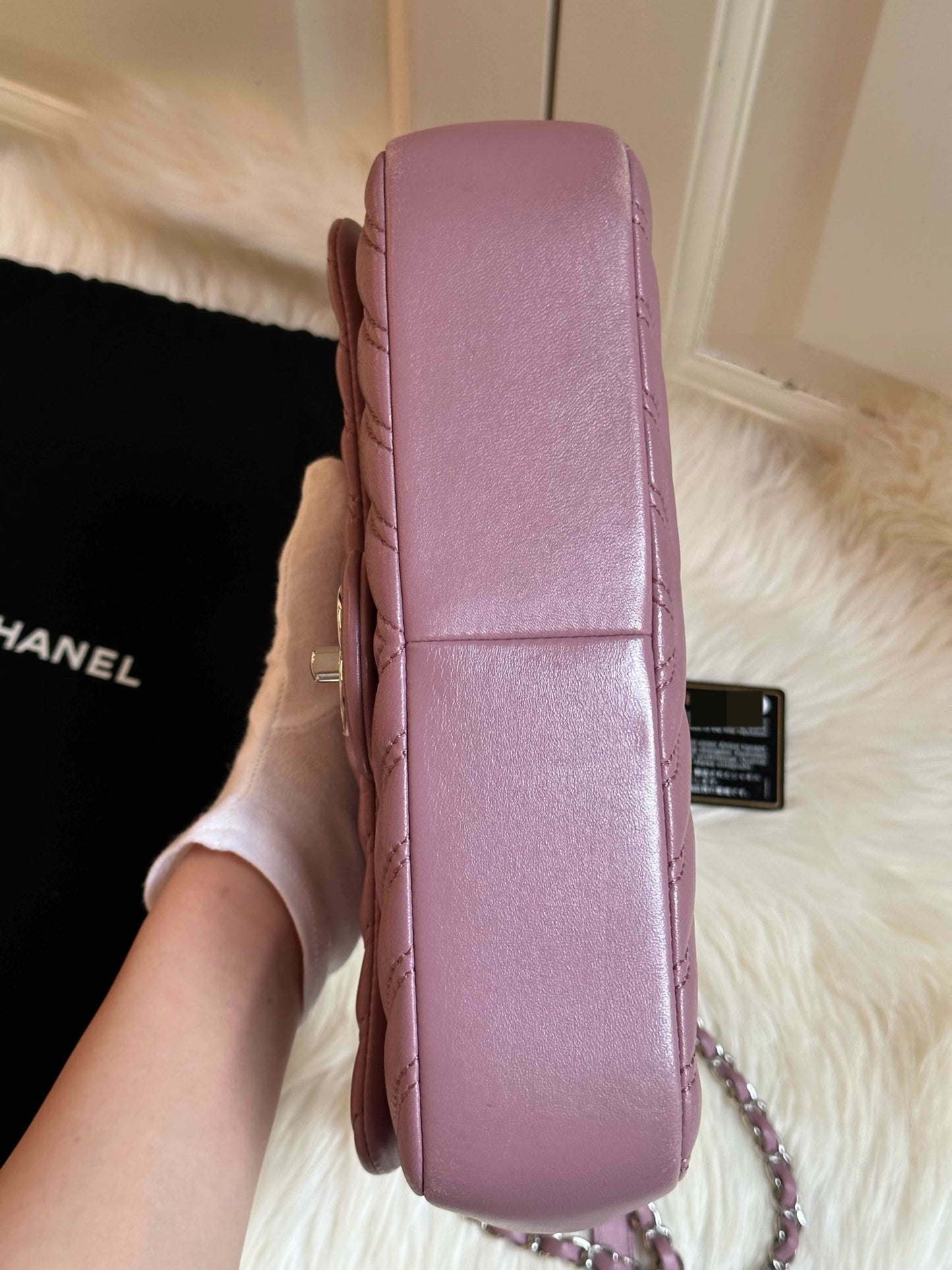 Chanel - Classic Flap Medium - Leather - Pink - (medium)