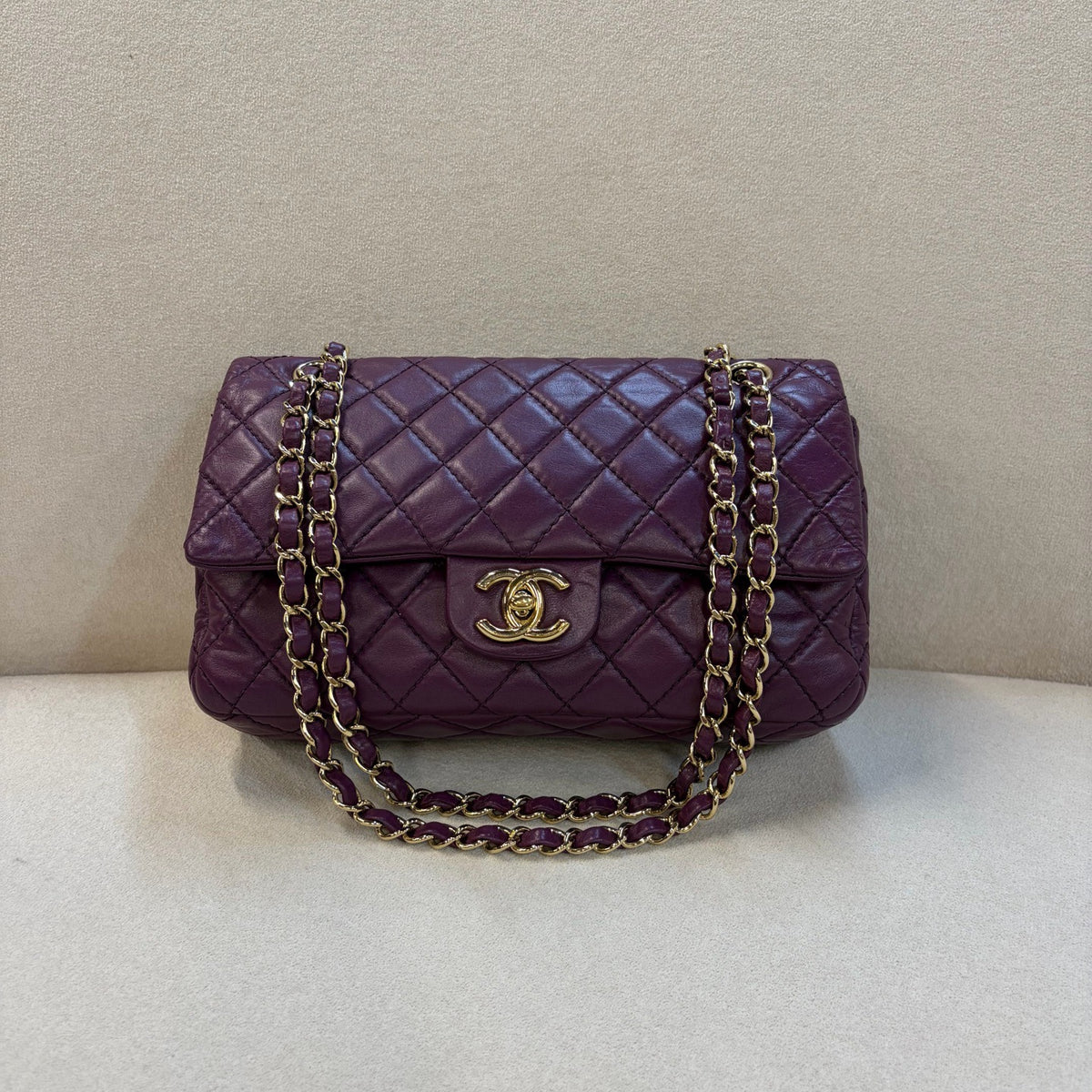 Chanel - Classic Flap Medium - Leather - Purple - (medium)