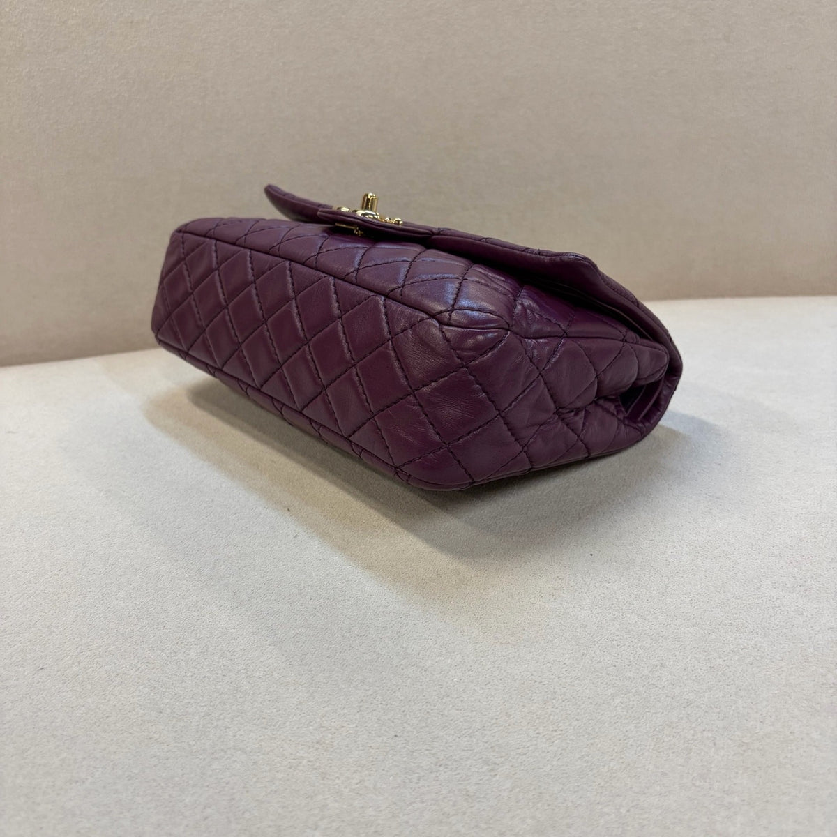 Chanel - Classic Flap Medium - Leather - Purple - (medium)