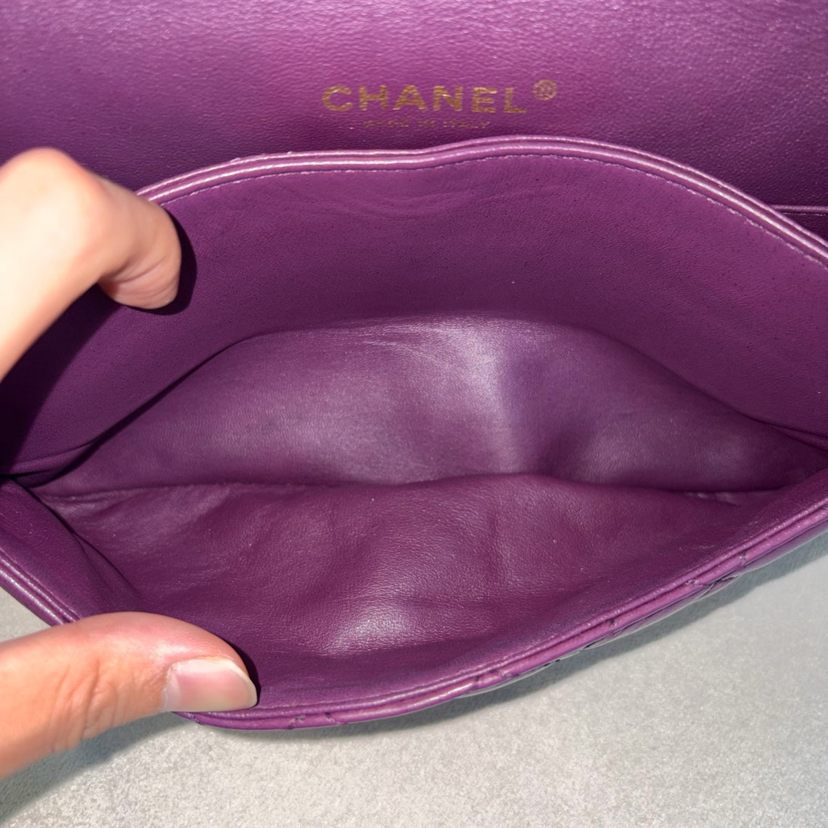 Chanel - Classic Flap Medium - Leather - Purple - (medium)