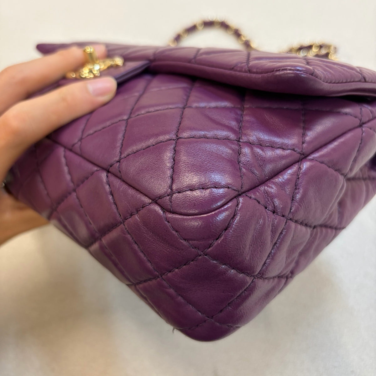 Chanel - Classic Flap Medium - Leather - Purple - (medium)