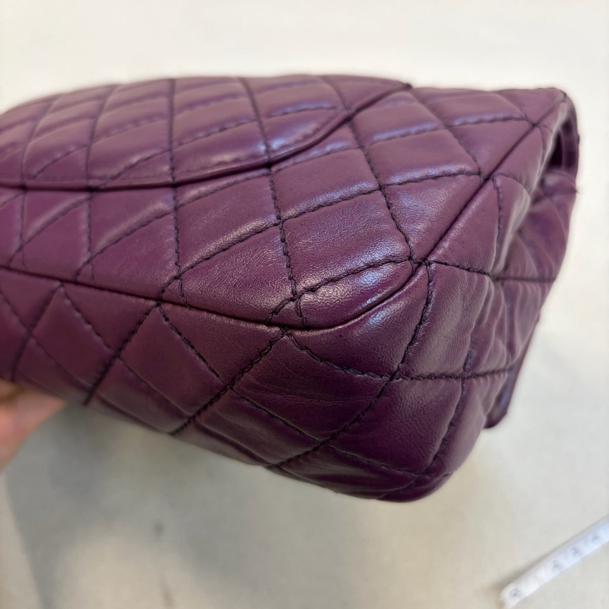 Chanel - Classic Flap Medium - Leather - Purple - (medium)